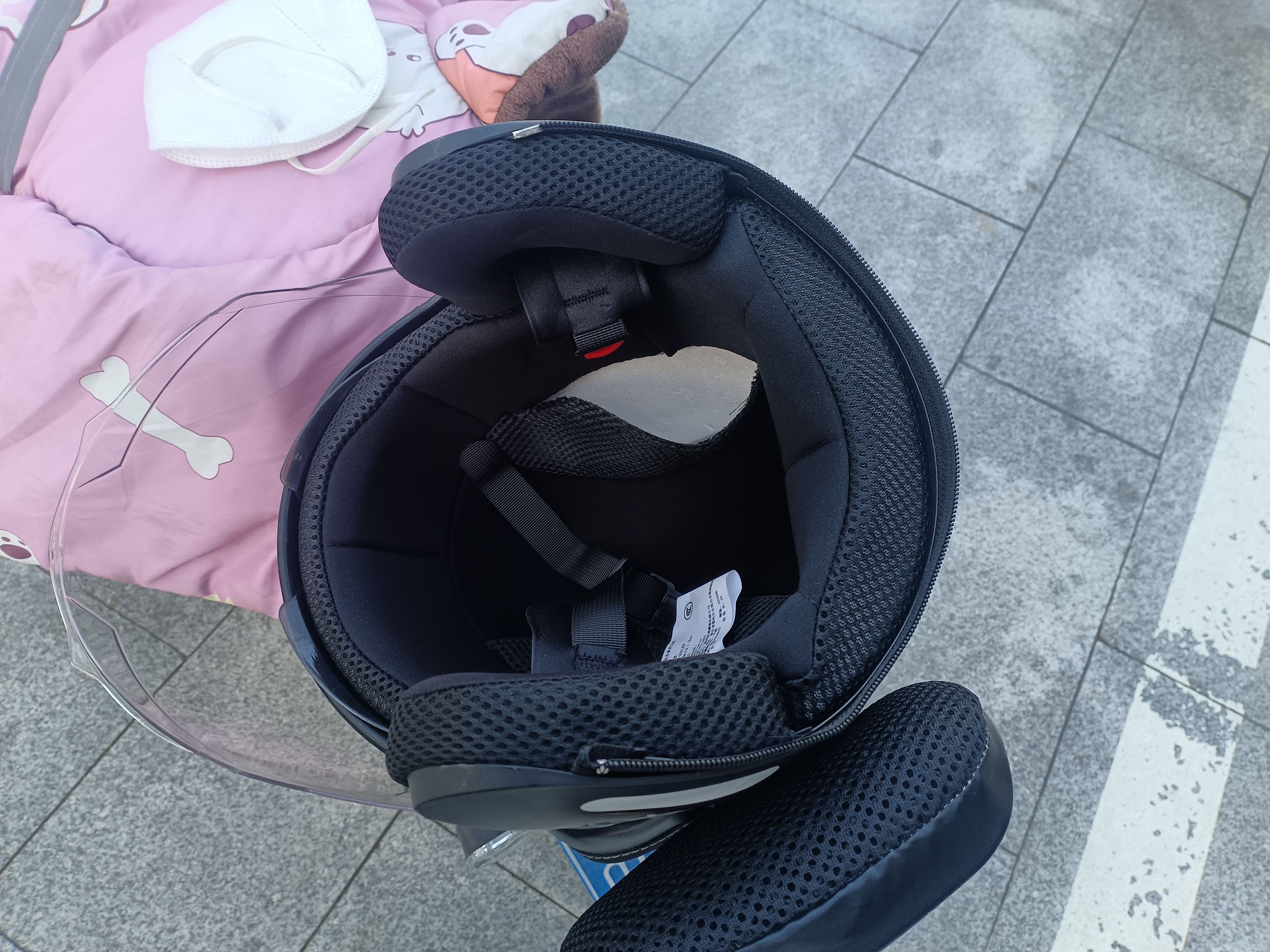 凤凰（Phoenix）新国标A类3C认证电动车摩托车头盔双镜片防雾哑黑围脖男女四季通用电瓶车3/4半盔冬季保暖安全帽 实拍图