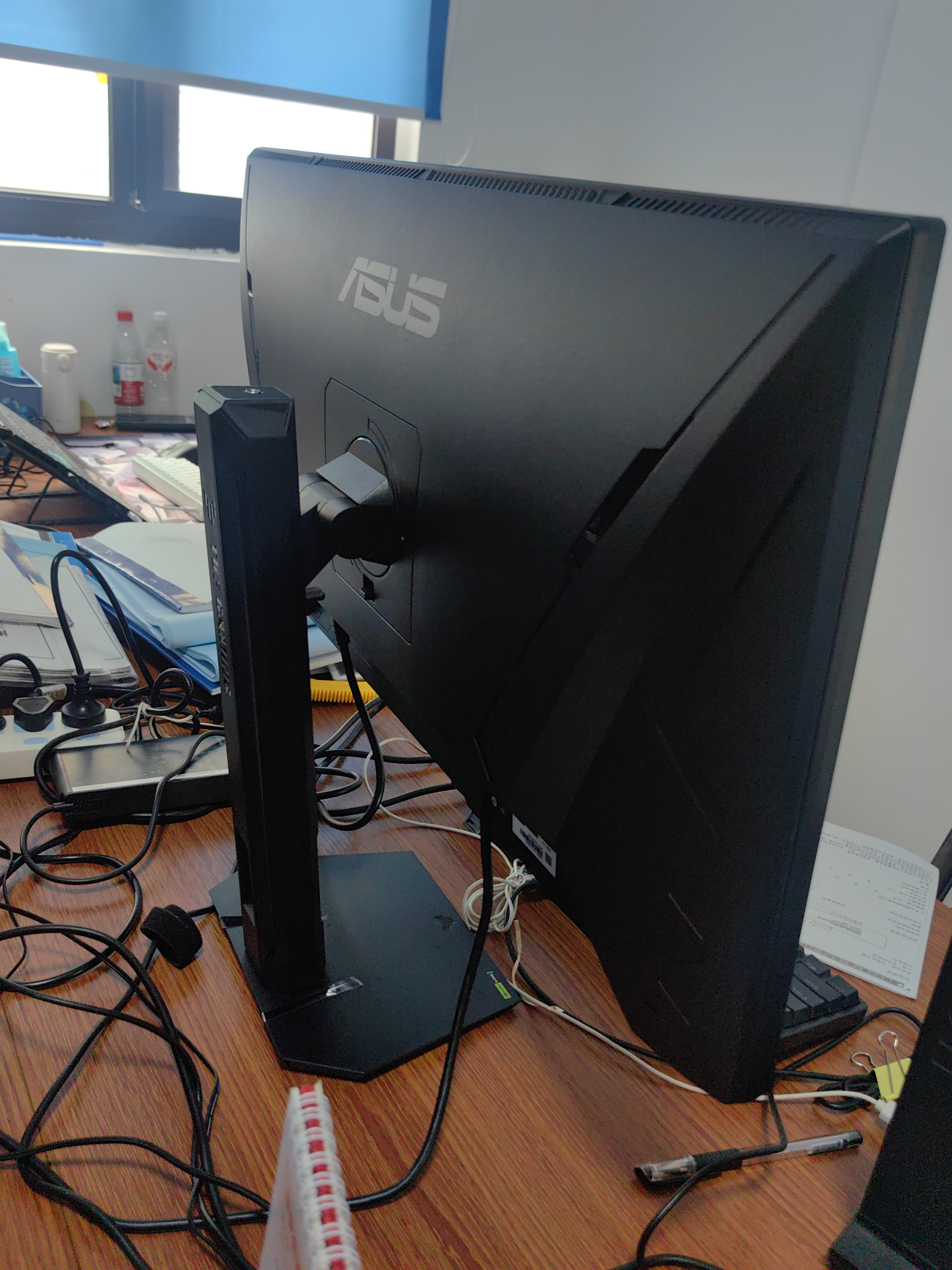 华硕小金刚VG27AQL5F 27英寸显示器2K200Hz显示器超频220Hz FastIPS FreeSync无撕裂 0.3ms响应 HDR400 实拍图