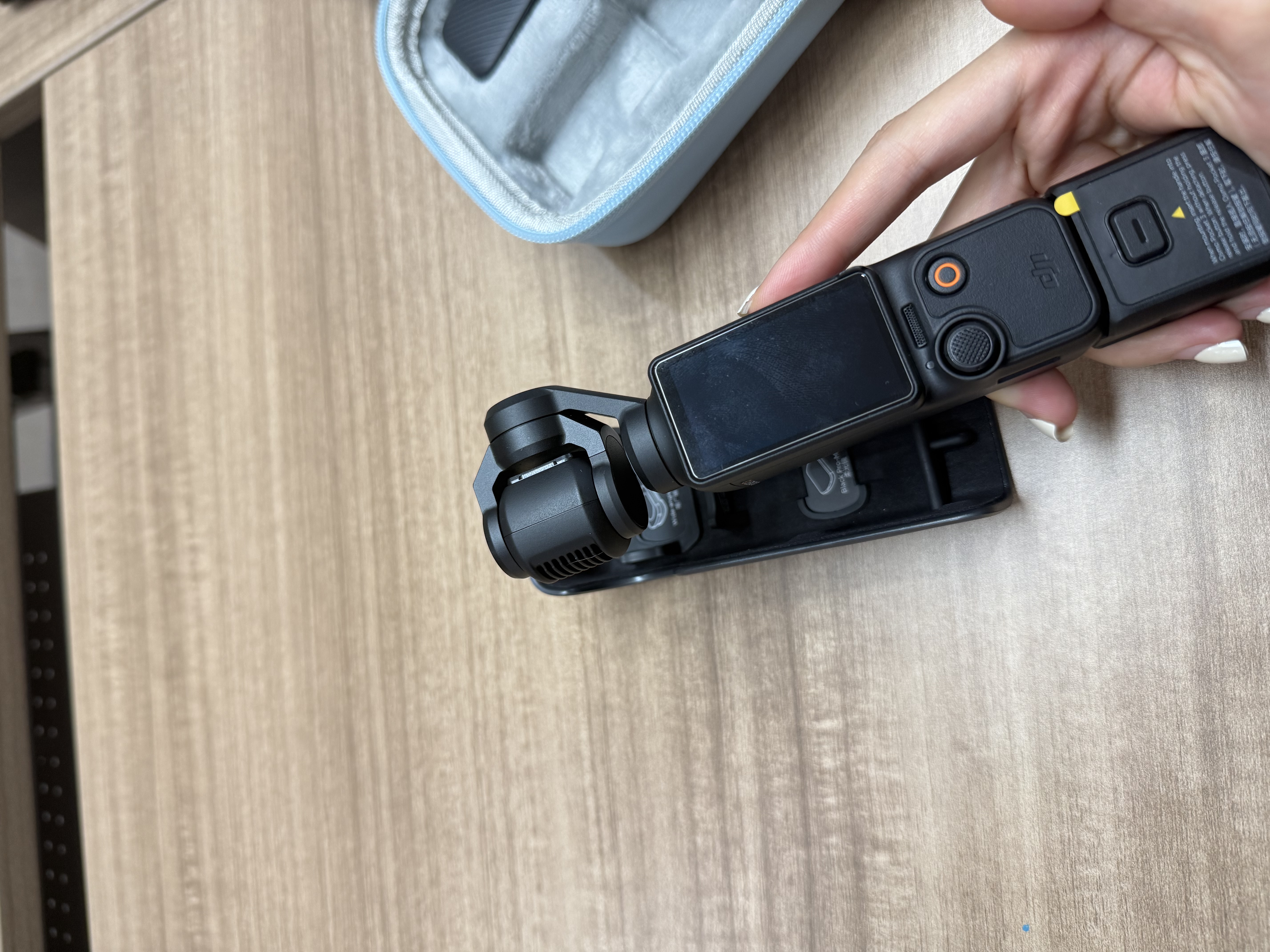 大疆（DJI）Osmo Pocket 3【下单抢好礼】 一英寸口袋云台相机 OP灵眸手持数码相机 旅游摄像 直播vlog拍摄 【明日达专享】Pocket3标准版 官方标配 实拍图