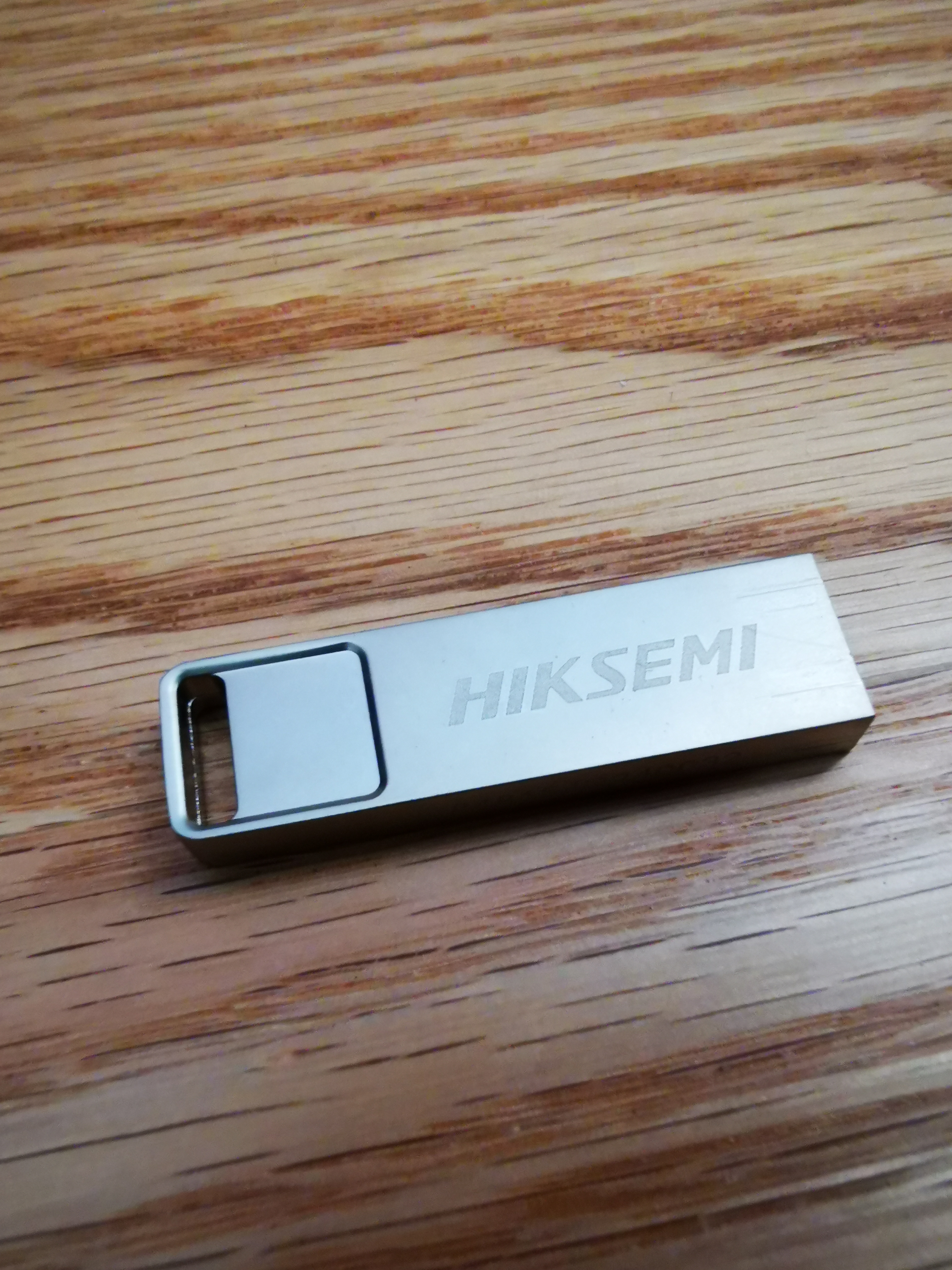 海康威视（HIKVISION）32GB USB2.0 U盘大容量X301 电脑办公车载系统安装专用U盘 投标招标优盘 小巧迷你金属U盘防尘防水 实拍图