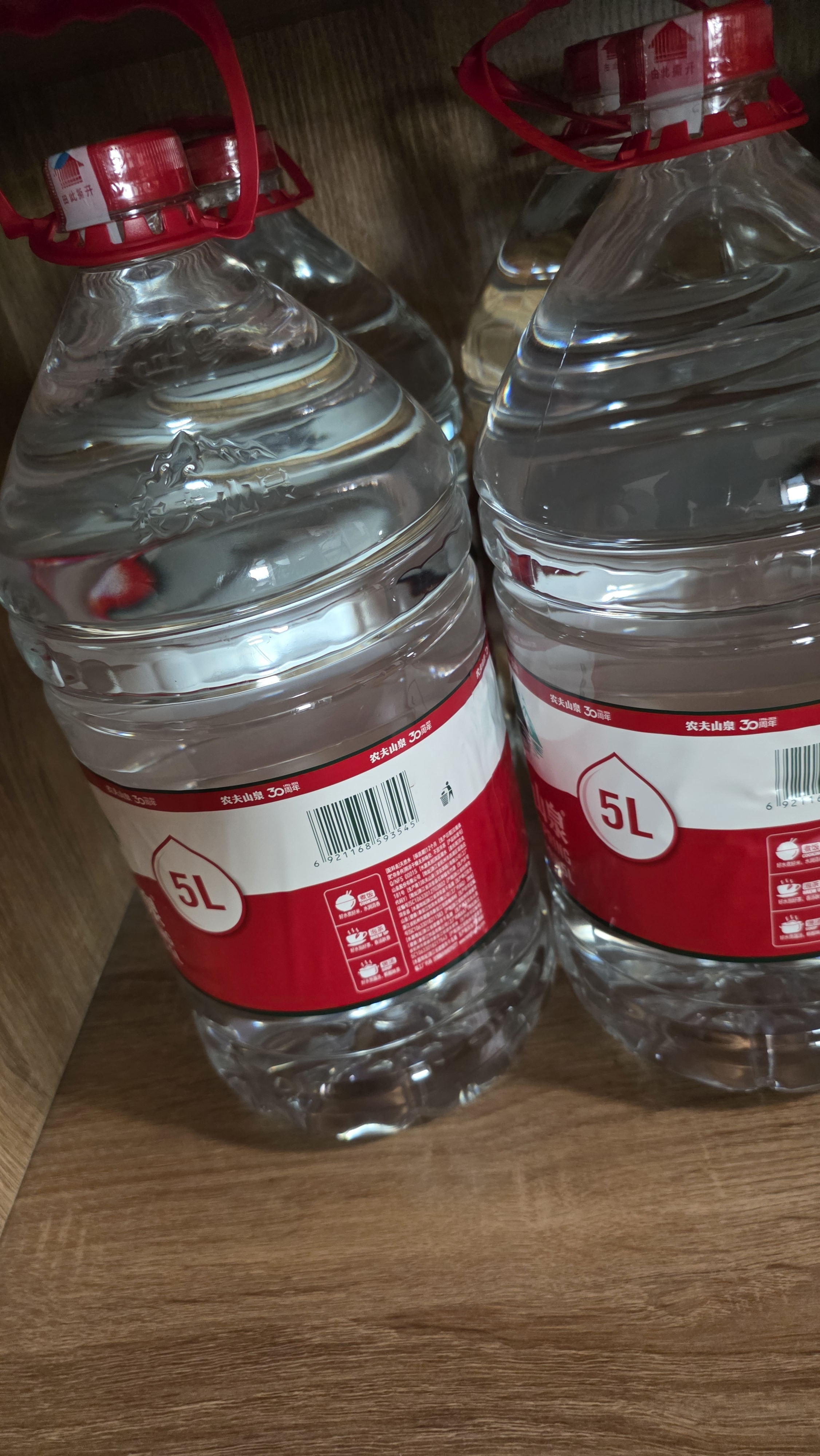 农夫山泉饮用水 饮用天然水5L*4桶 整箱装 桶装水塑膜随机包装 实拍图