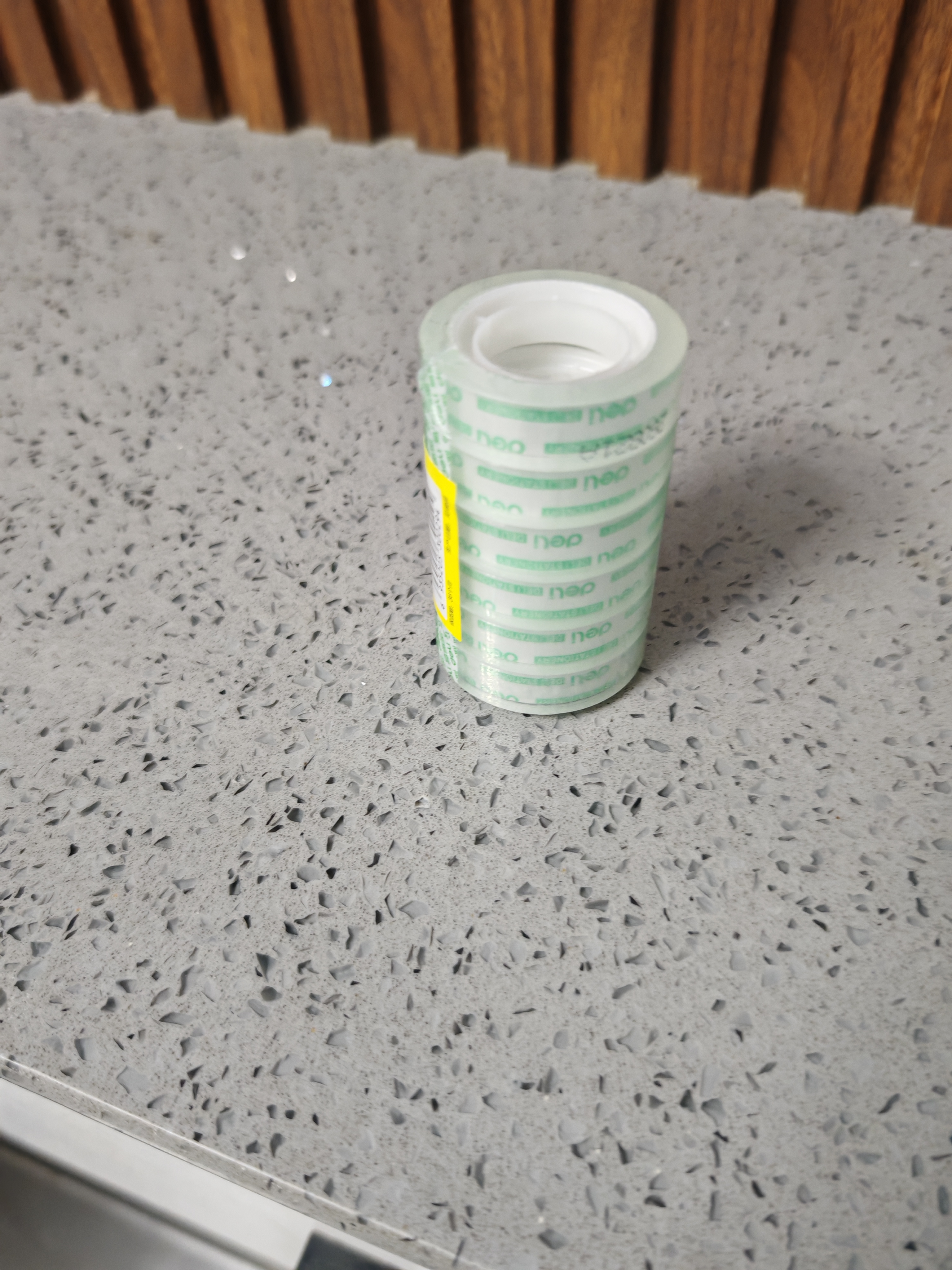 得力（deli）易撕透明胶带 12mm*18m高粘小胶带 开学必备学习用品 错题整理学生文具 6卷/筒 办公用品 30029 实拍图
