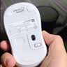 罗技（Logitech）M221 轻音鼠标 无线鼠标 办公鼠标 对称鼠标 带无线微型接收器 米白色 实拍图