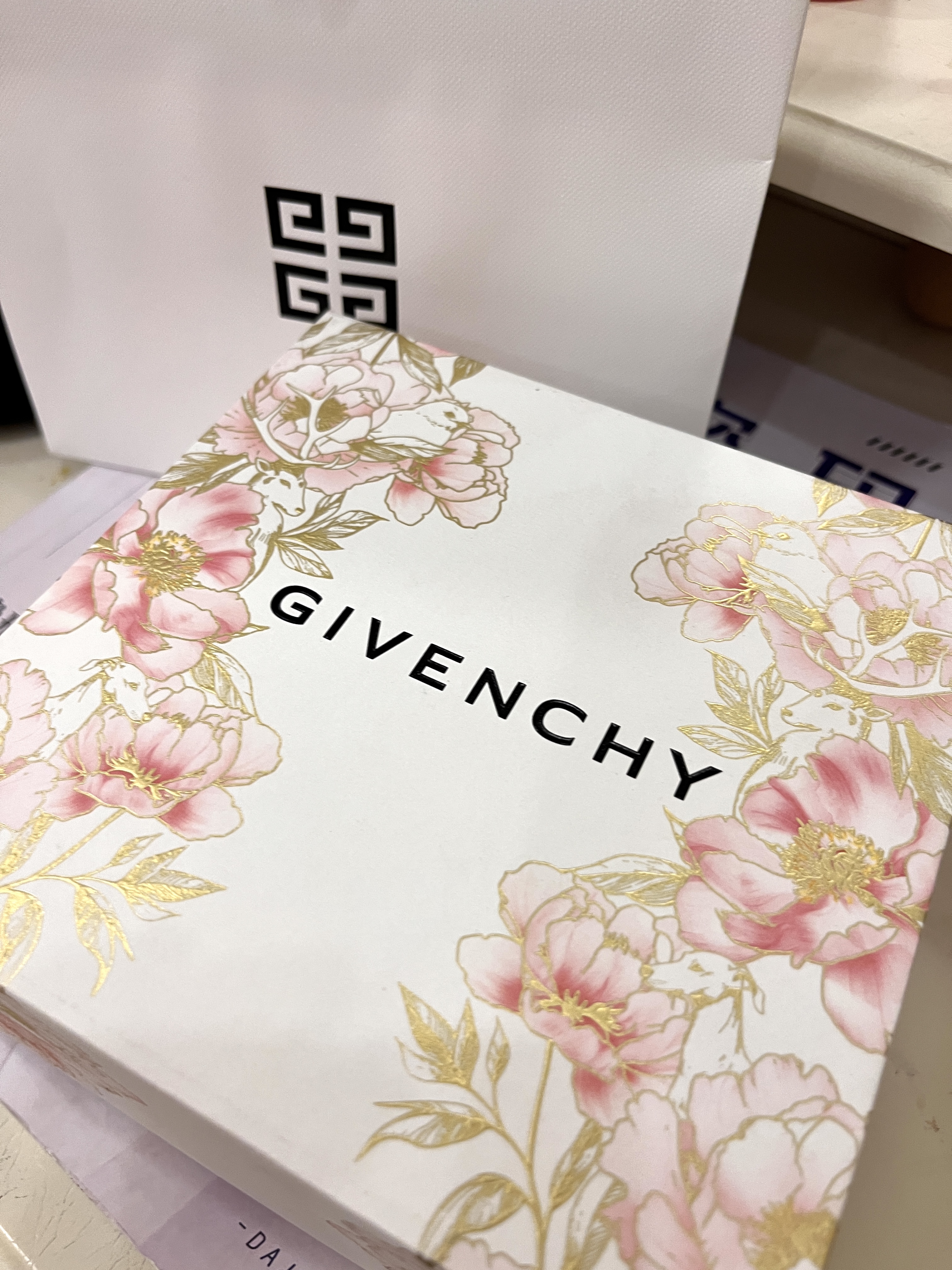 纪梵希（Givenchy）【11.11买正送正】粉丝绒N37蓝调红色口红顺滑生日礼物达人机制 实拍图