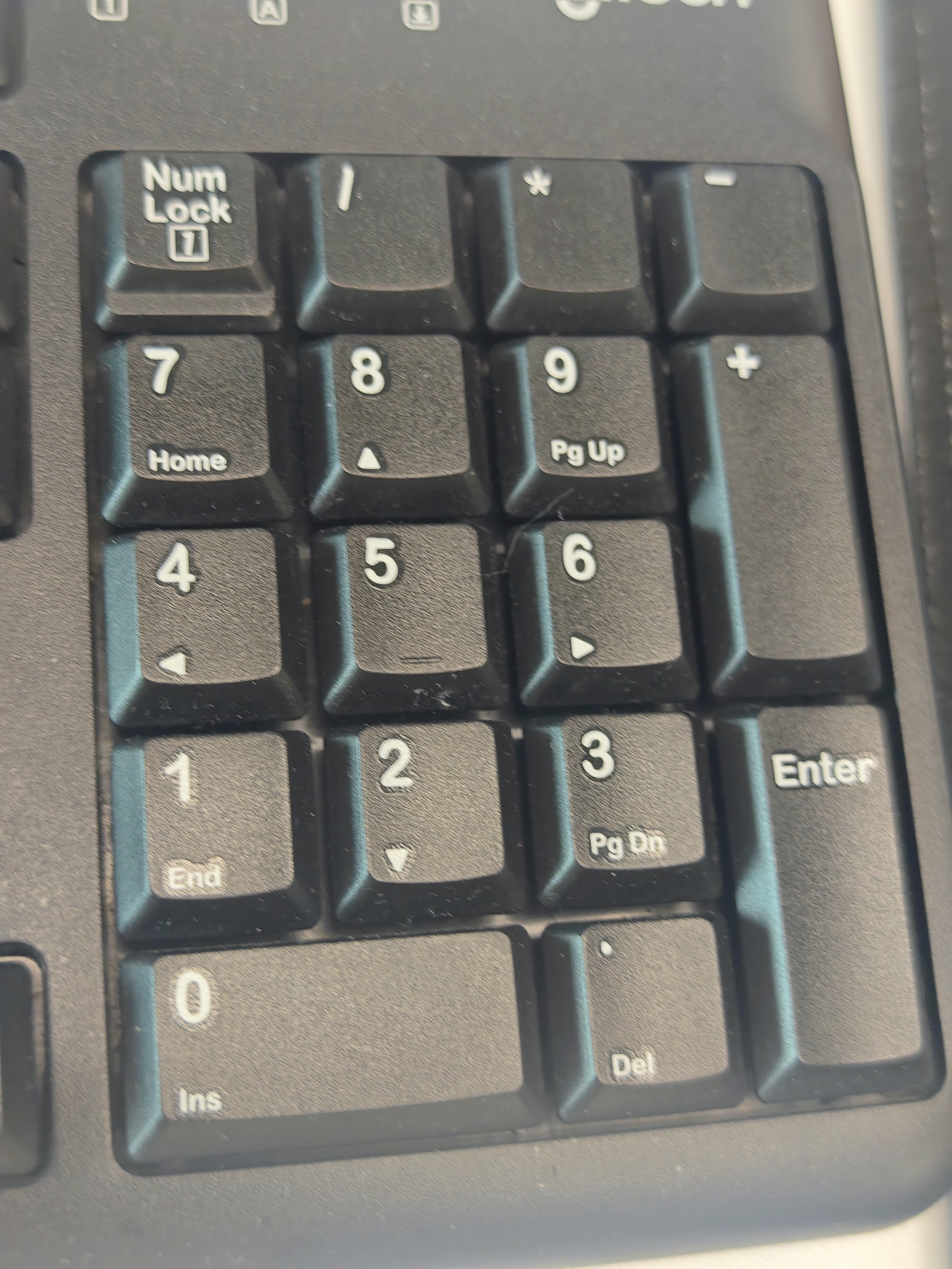罗技（Logitech）K120 键盘 有线键盘 办公键盘 全尺寸 黑色U口 104键 实拍图