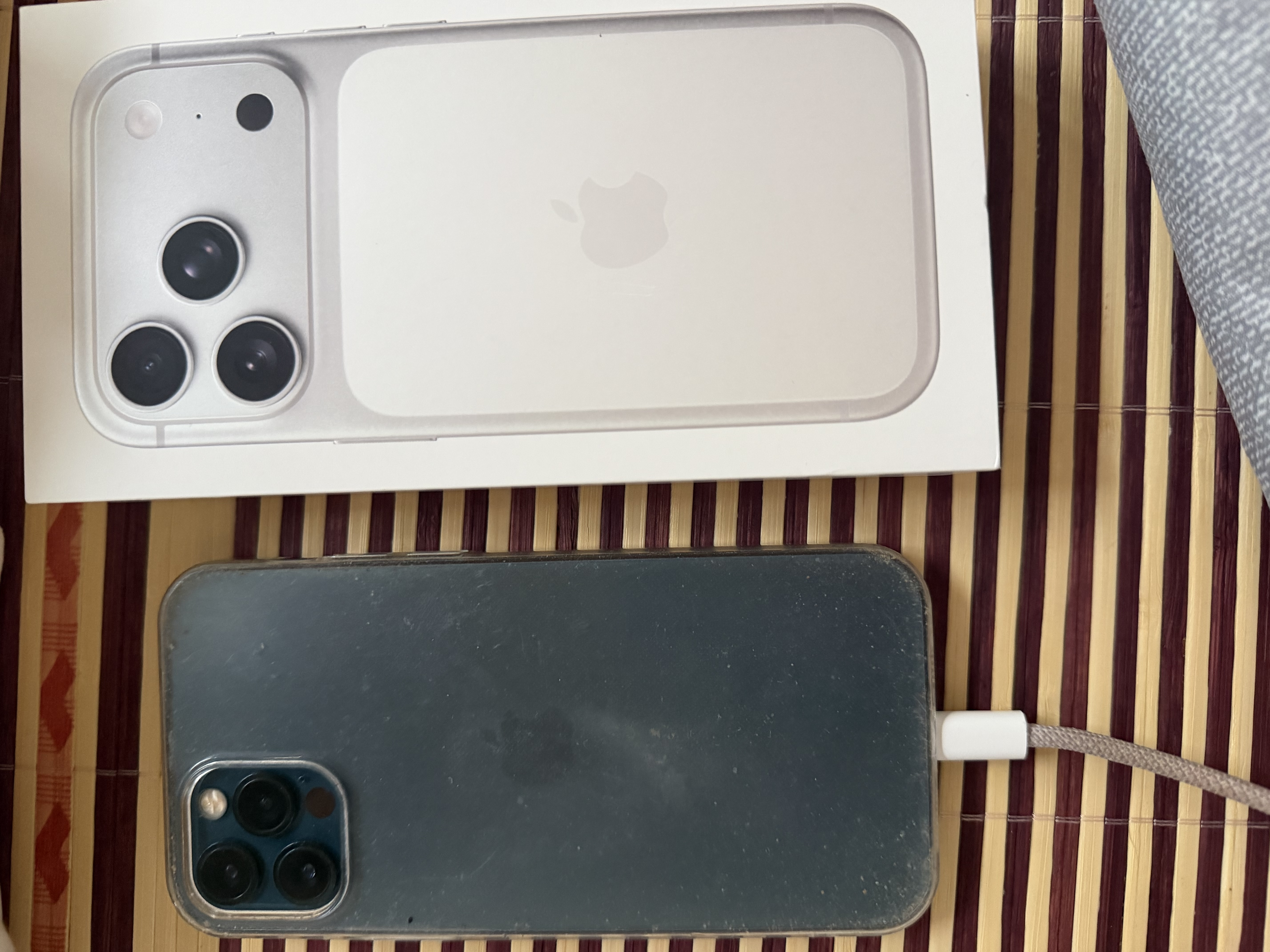 Apple/苹果【需签收激活】iPhone 17 Pro 256GB 银色 支持移动联通电信 双卡双待手机 实拍图