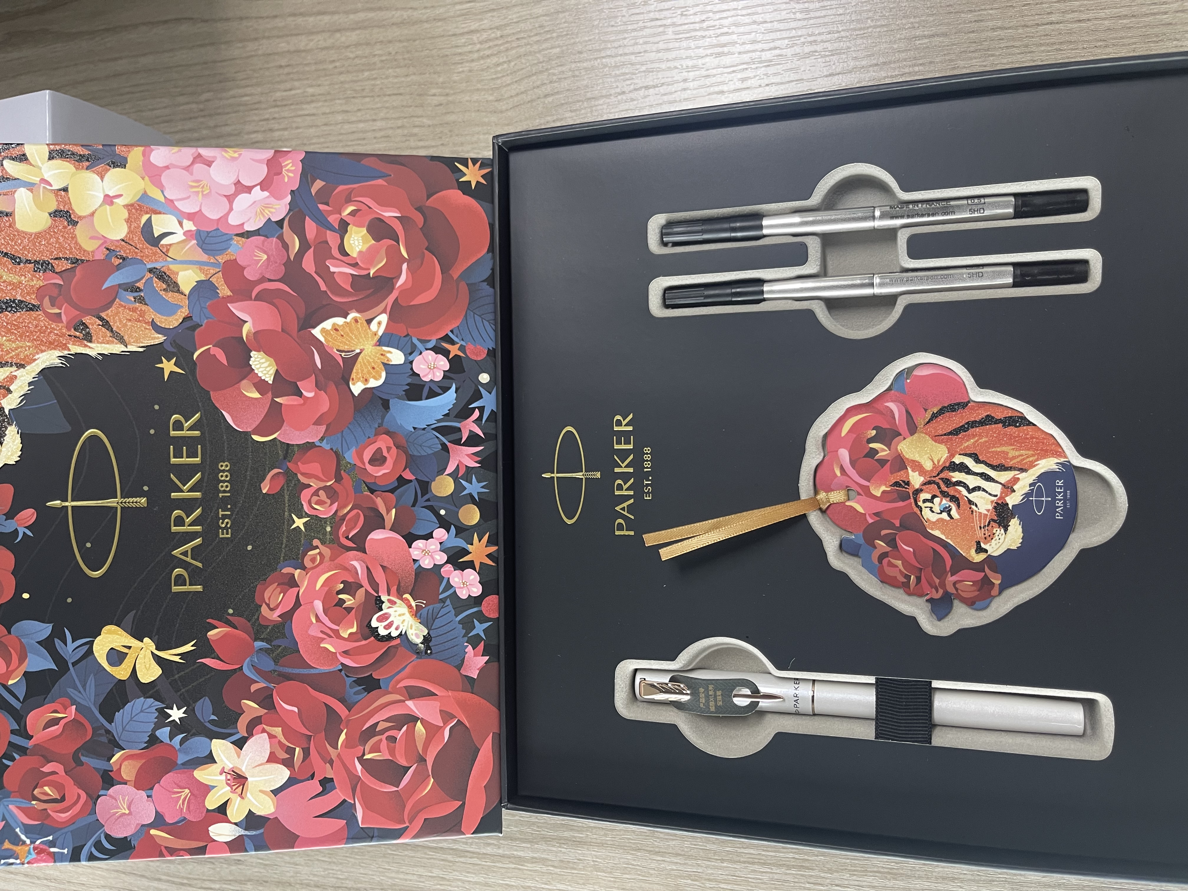 派克（PARKER）签字笔礼赠女威雅XL月光白玫瑰金夹宝珠笔+虎嗅蔷薇礼盒男生女生礼物白条优惠 实拍图