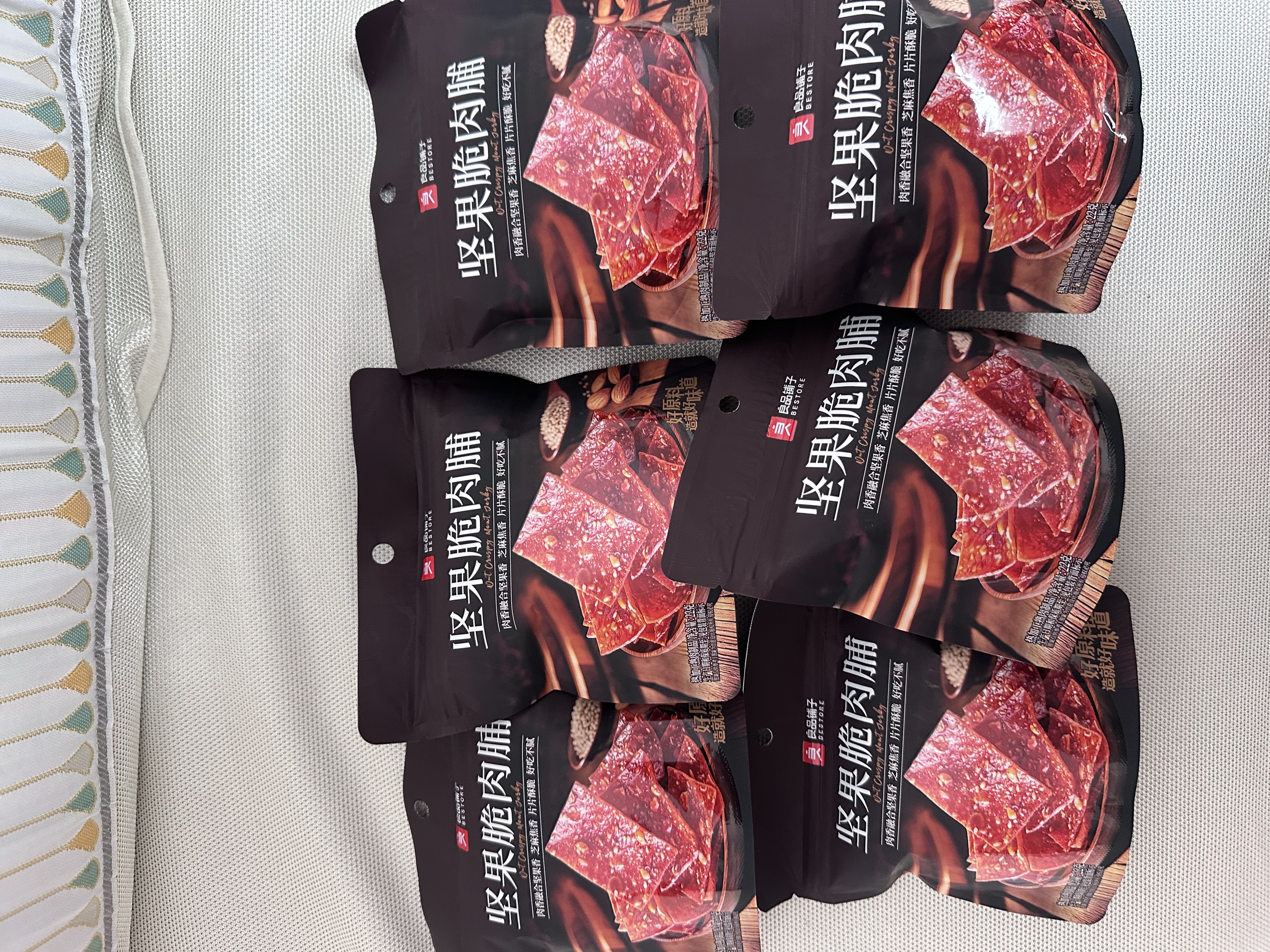 良品铺子坚果脆肉脯132g巴旦木鸡胸肉肉脯脆片非油炸健康休闲零食22g*6袋 实拍图