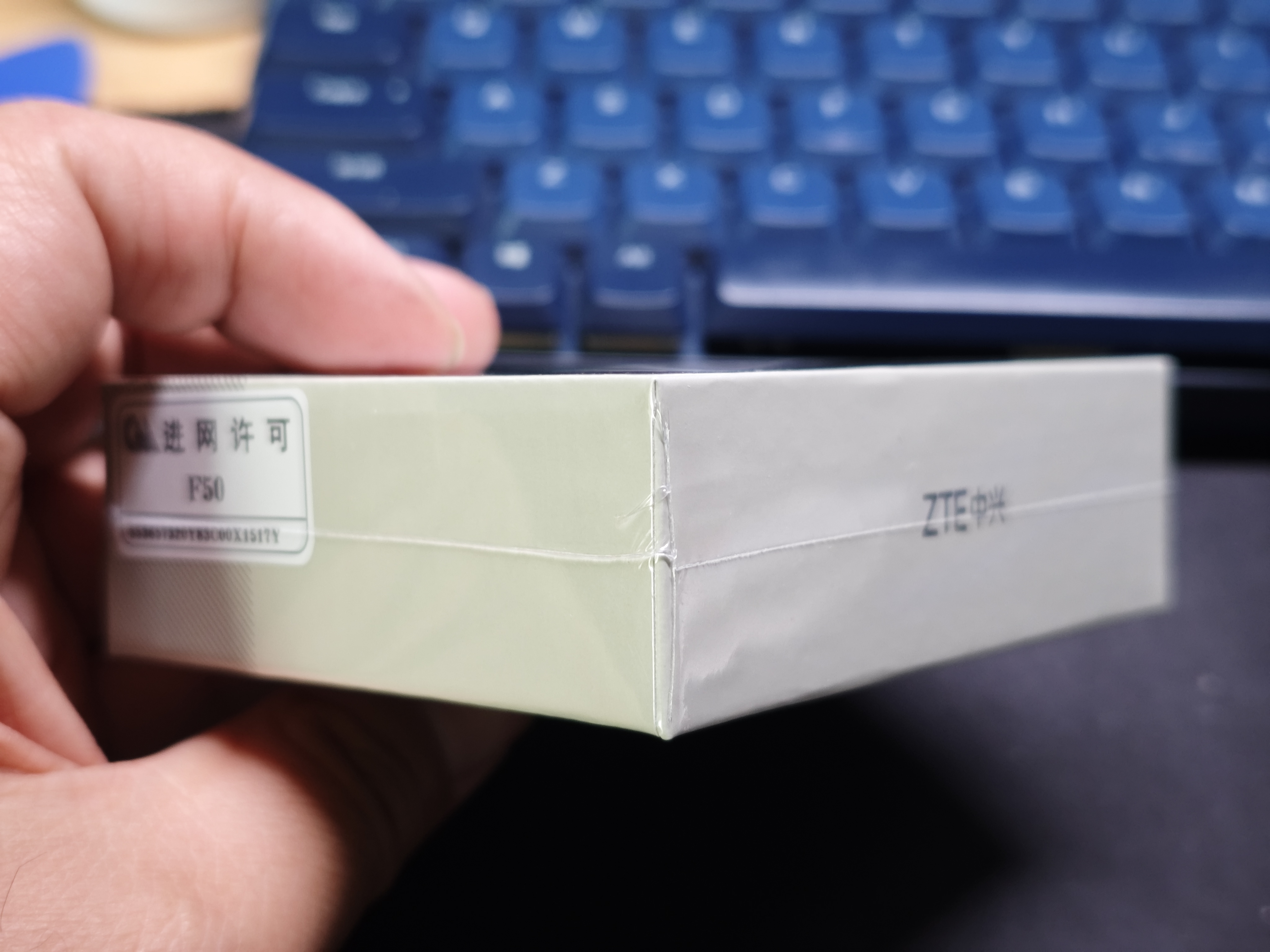 中兴（ZTE）F50 5G随身移动wifi轻量化便携UFI无线上网卡免插卡可换卡路由随行车载笔记本流量卡托 MU300 实拍图