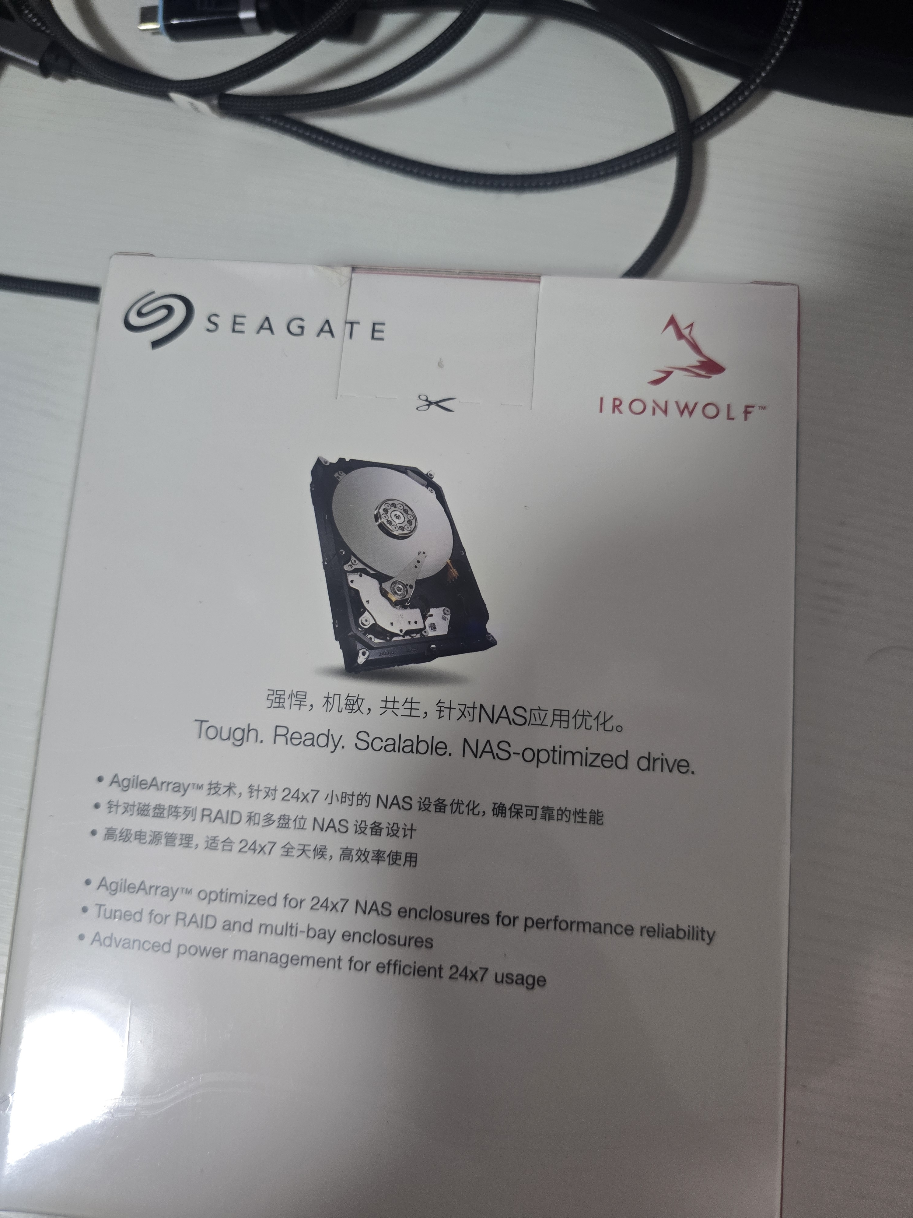希捷（SEAGATE）NAS硬盘 8TB 256MB 机械硬盘 CMR垂直 静音低耗 数据恢复服务 3.5英寸 希捷酷狼 ST8000VN004 实拍图