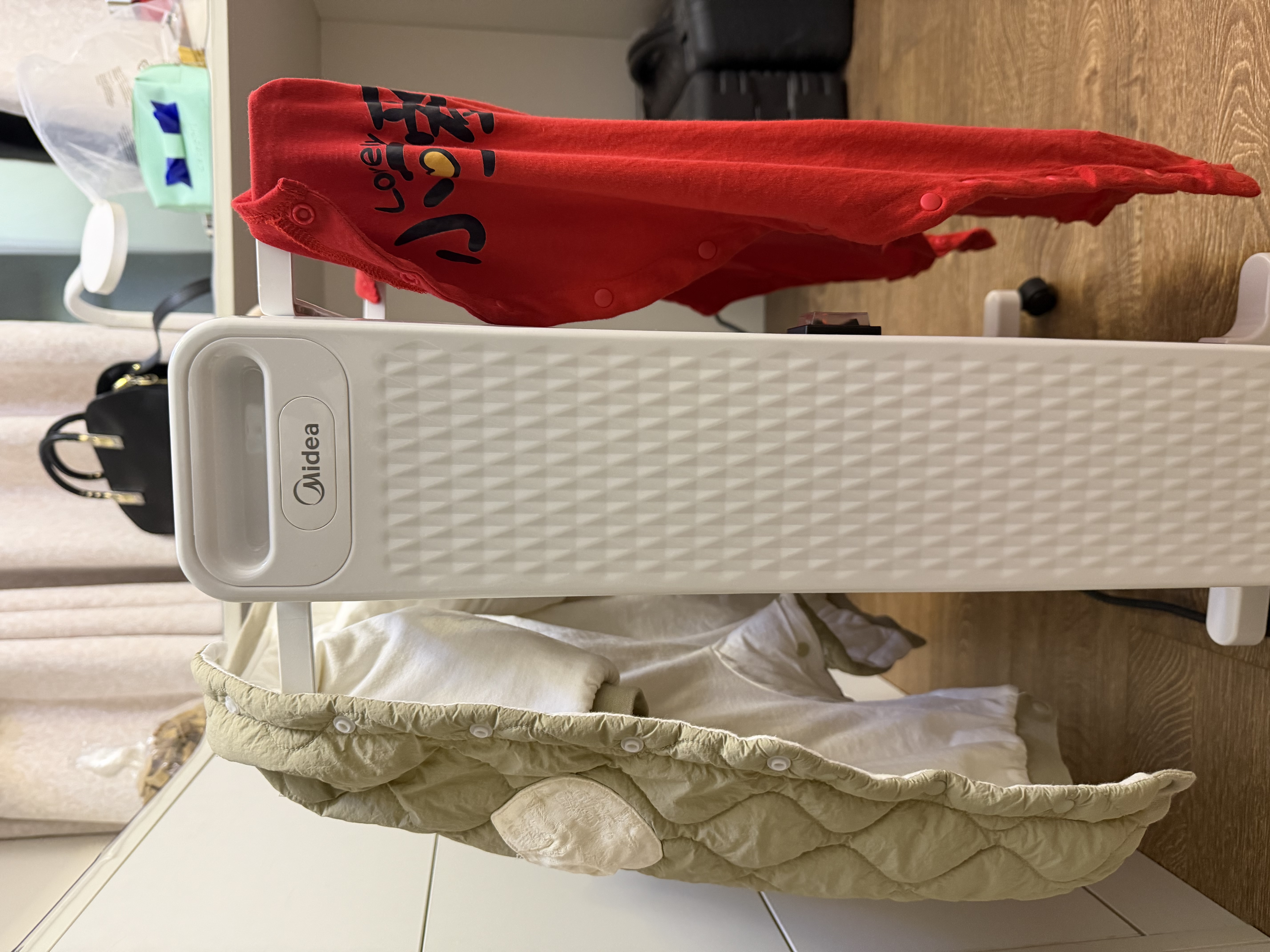 美的（Midea）【品质推荐】电热油汀取暖器/电暖器/电暖气家用/烤火炉/13片节能速热油酊/加热器/烘衣加湿HYX22N 实拍图