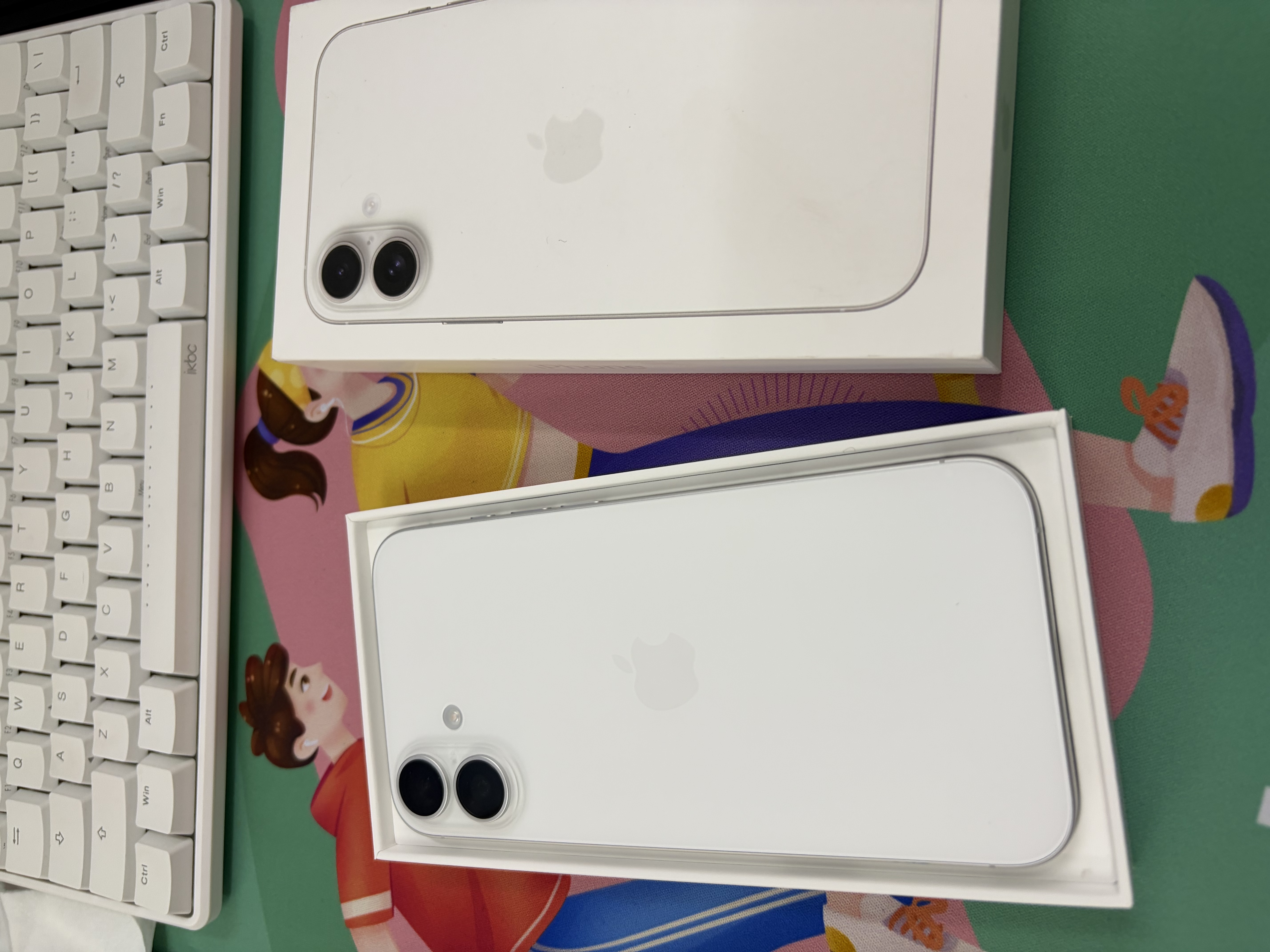 Apple/苹果/苹果 iPhone 16 Plus（A3291）256GB 白色 支持移动联通电信5G 双卡双待手机 实拍图