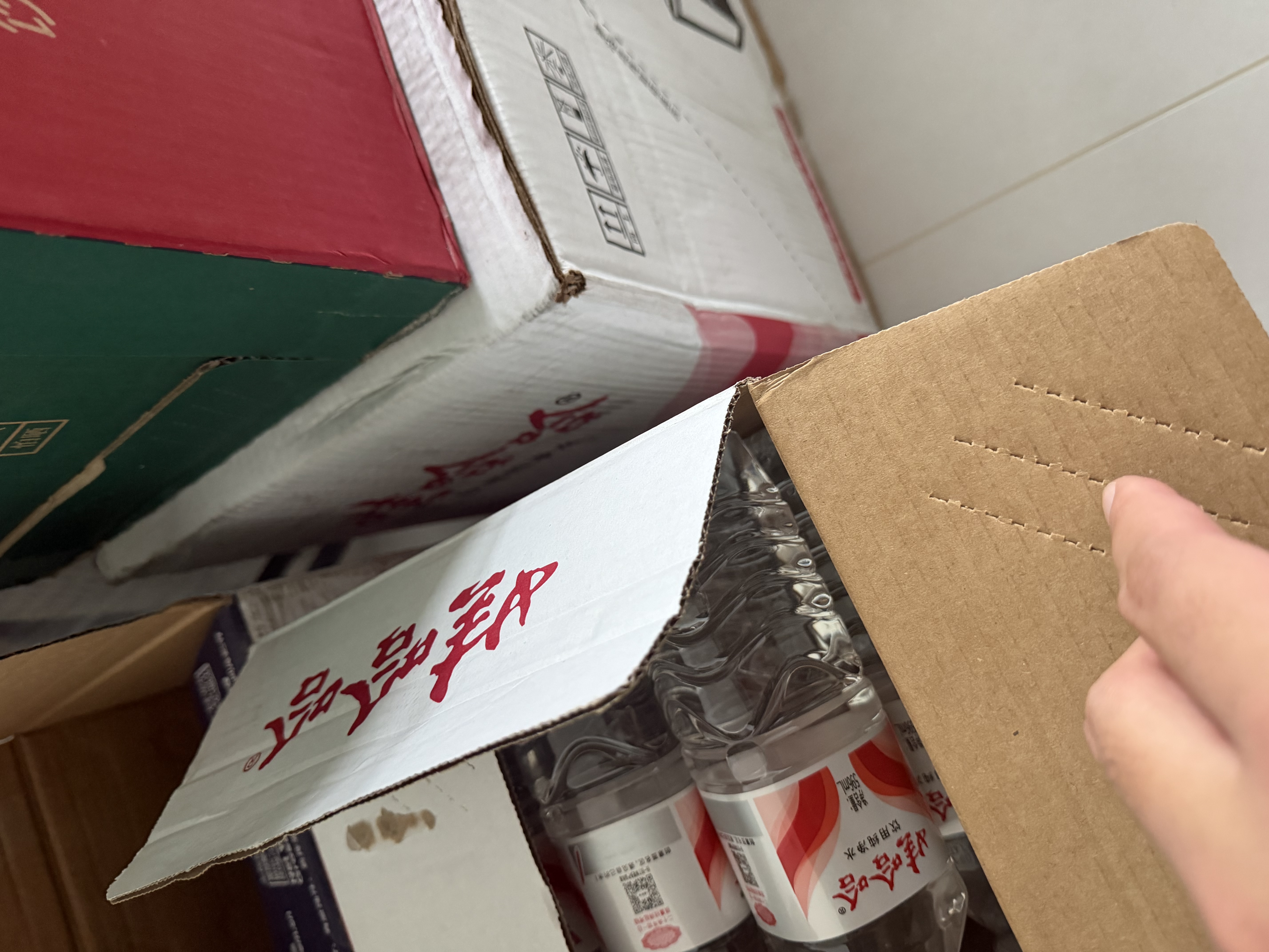娃哈哈饮用天然矿泉水596ml*24瓶 长白山整箱装小瓶装水 娃哈哈饮用水 实拍图