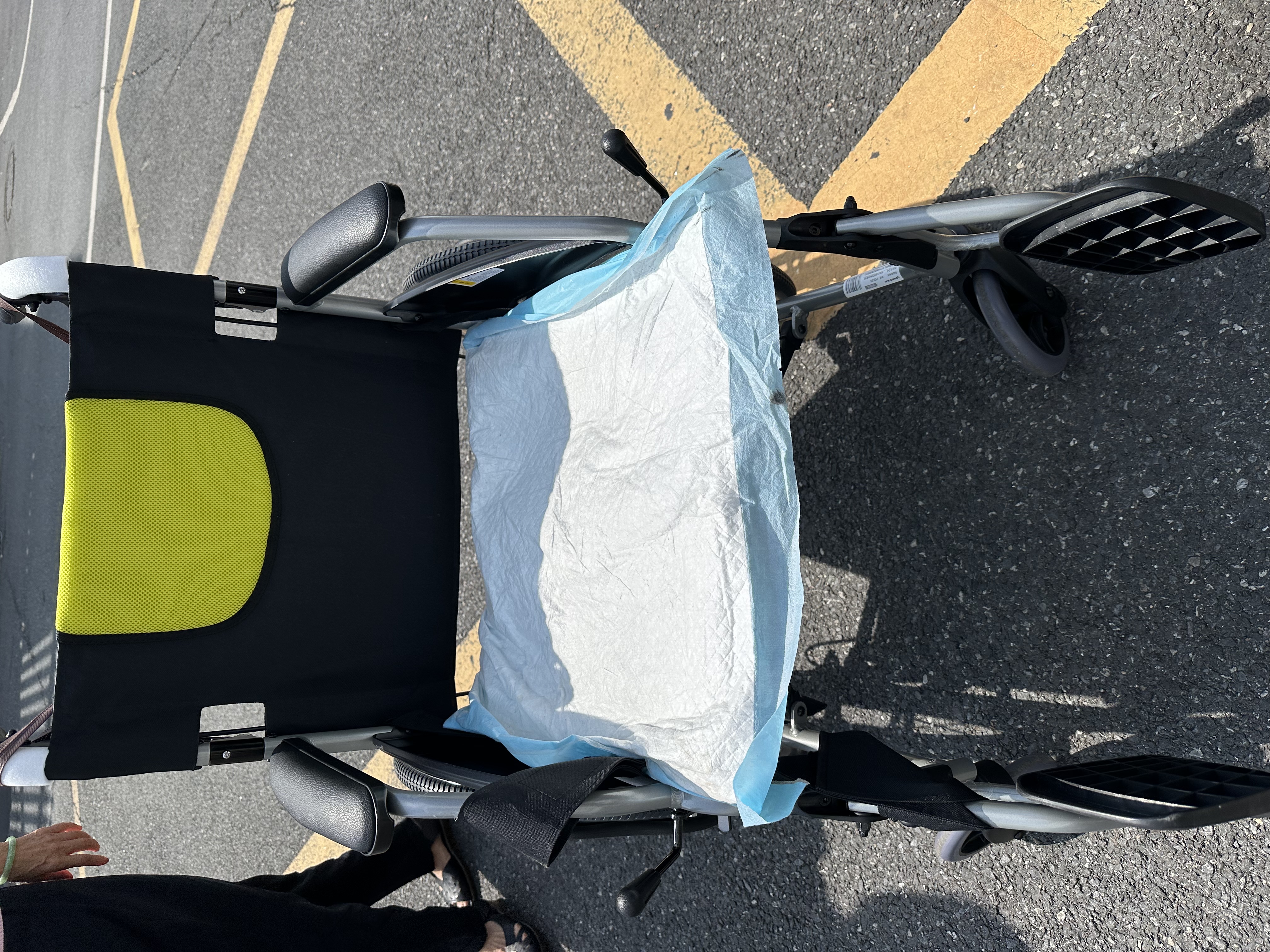 鱼跃（yuwell）手动轮椅车大轮轻便可折叠老人专用出行代步铝合金可折背H053C 实拍图
