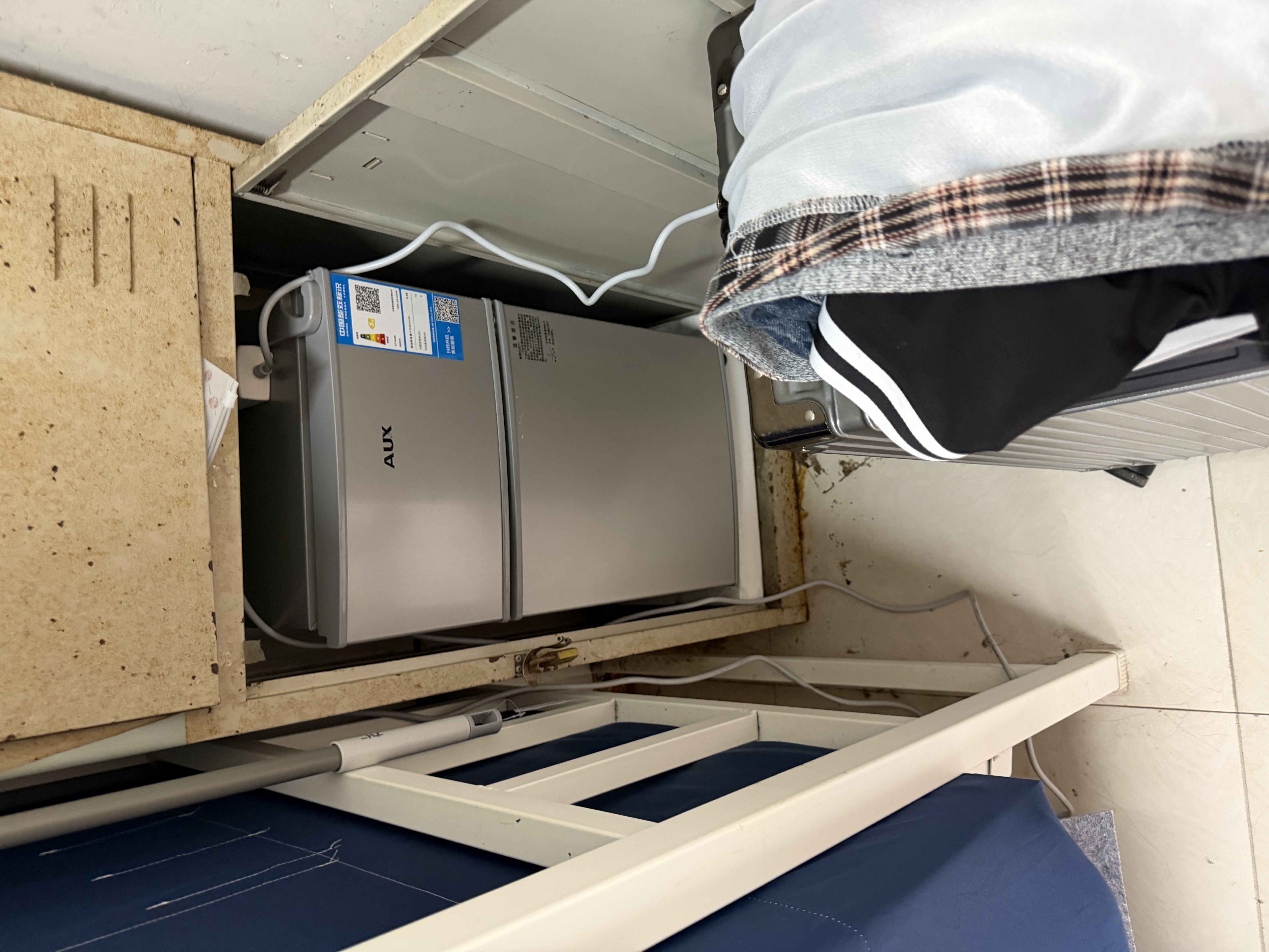奥克斯（AUX）小冰箱家用小型迷你冷藏冷冻两用出租房宿舍用节能省电寝室办公室电冰箱 【净化去味】126银色【高效保鲜 铜管速冷】22L 实拍图