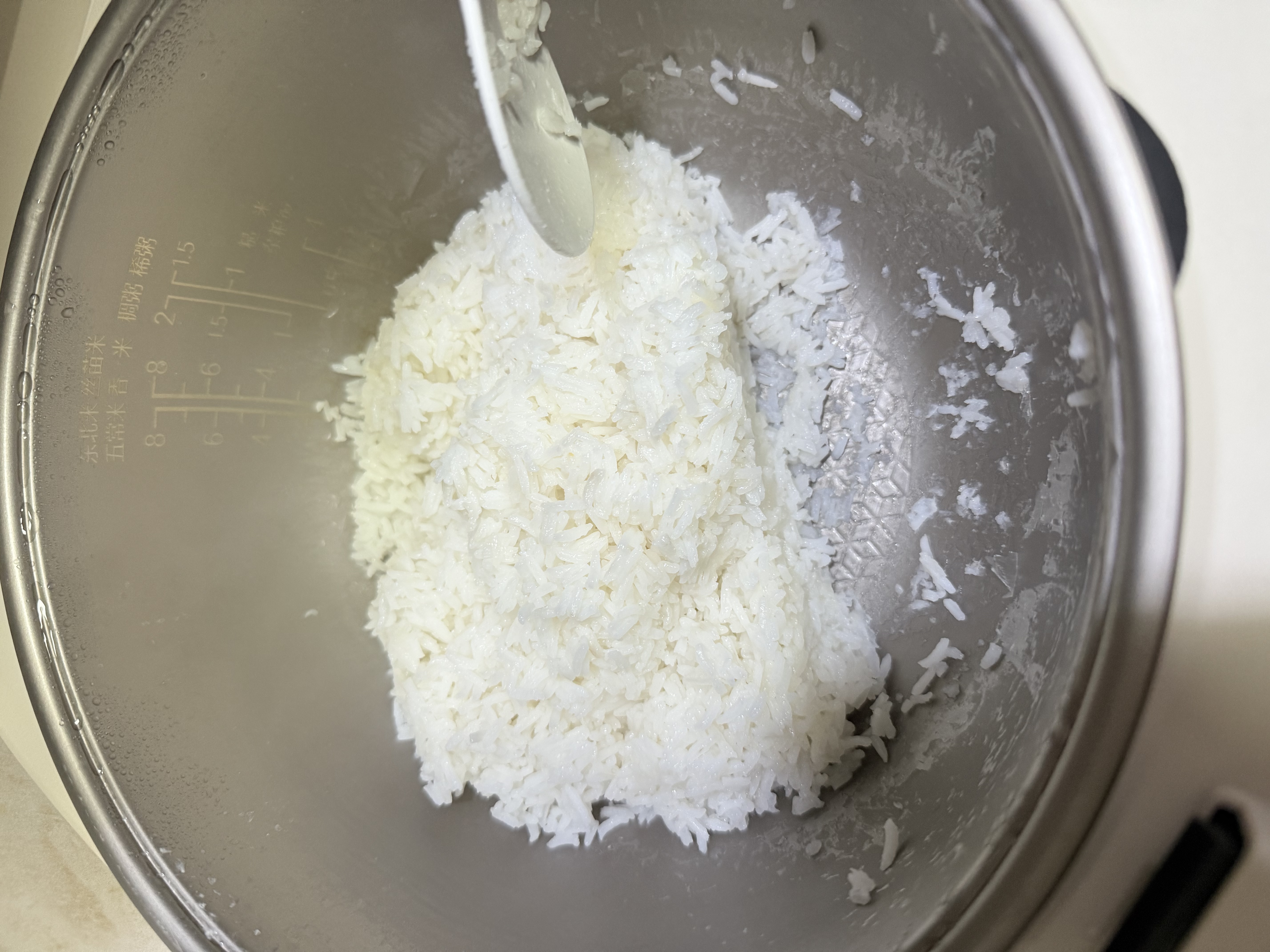 美的（Midea）电饭煲1-8人4升大容量火旋风IH加热纯钛内胆0涂层不粘锅家用电饭锅MB-HC4076T美食大赛同款 实拍图