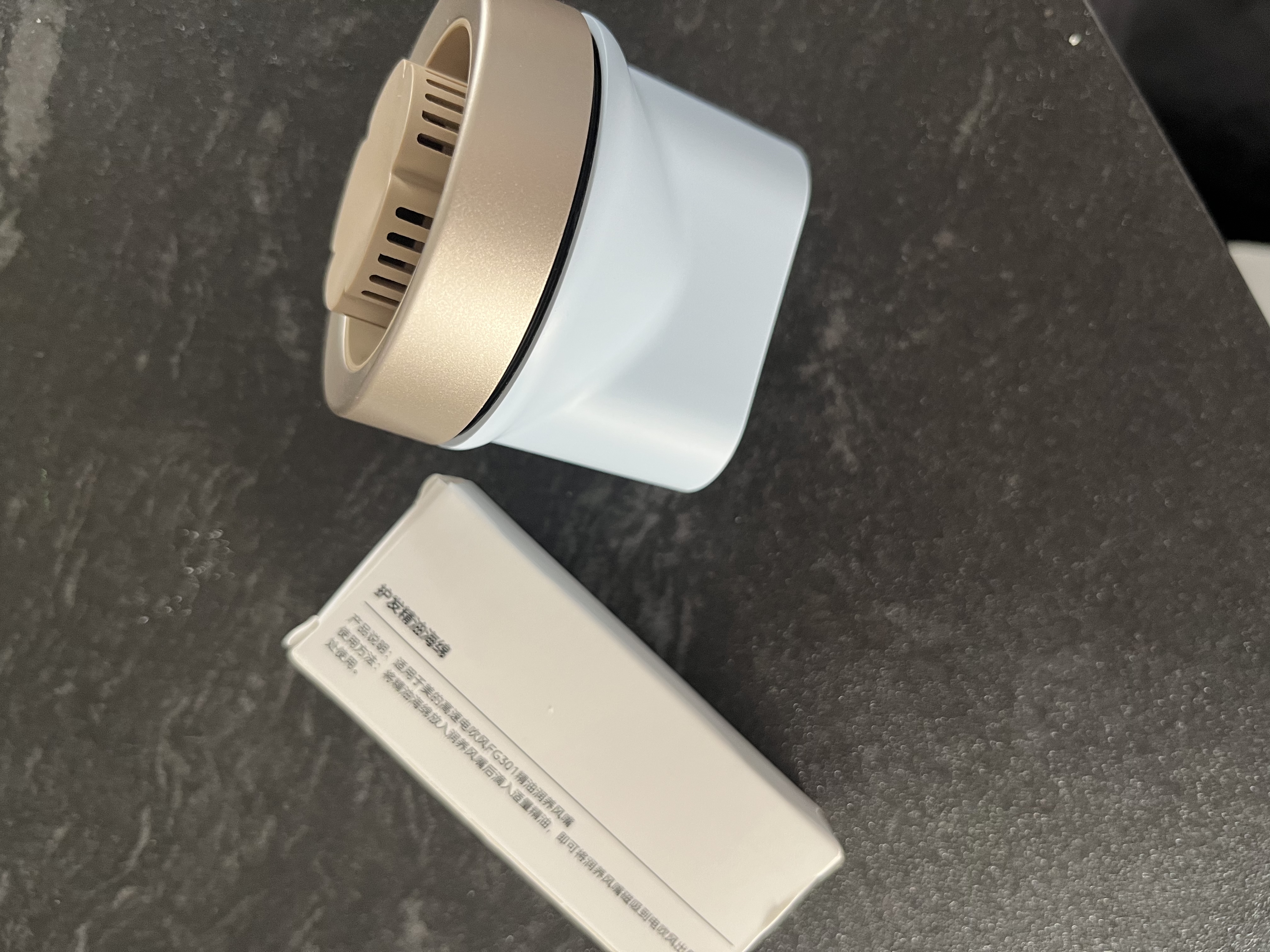 美的（Midea）【晒单返30】高速吹风机新品 66亿等离子护发电吹风家用速干大功率负离子精油润养FG301生日礼物 实拍图