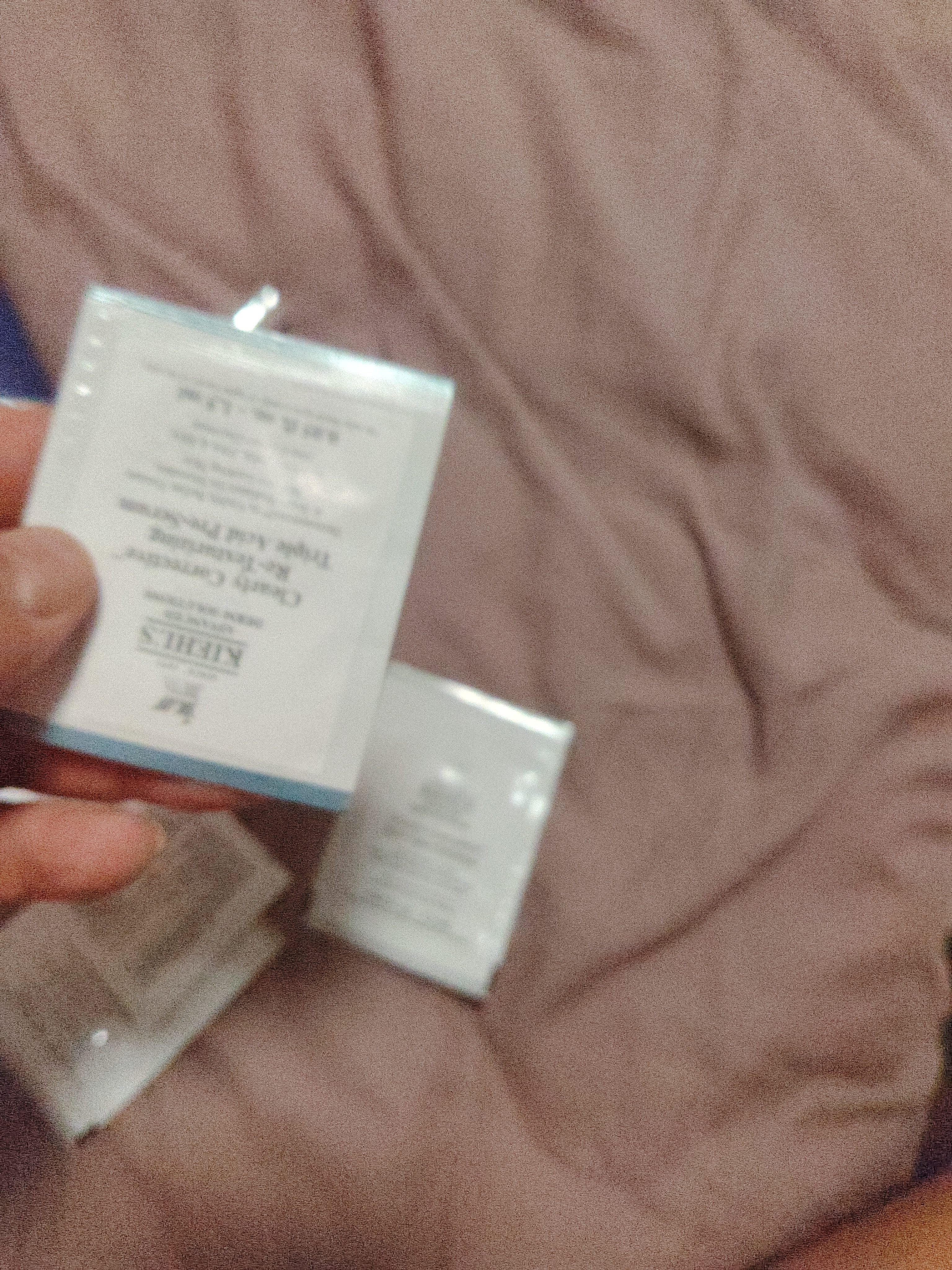 科颜氏（Kiehl's）溜溜瓶体验礼（溜溜瓶1.5ml+淡斑精华1.5ml*2+高霜3ml） 实拍图