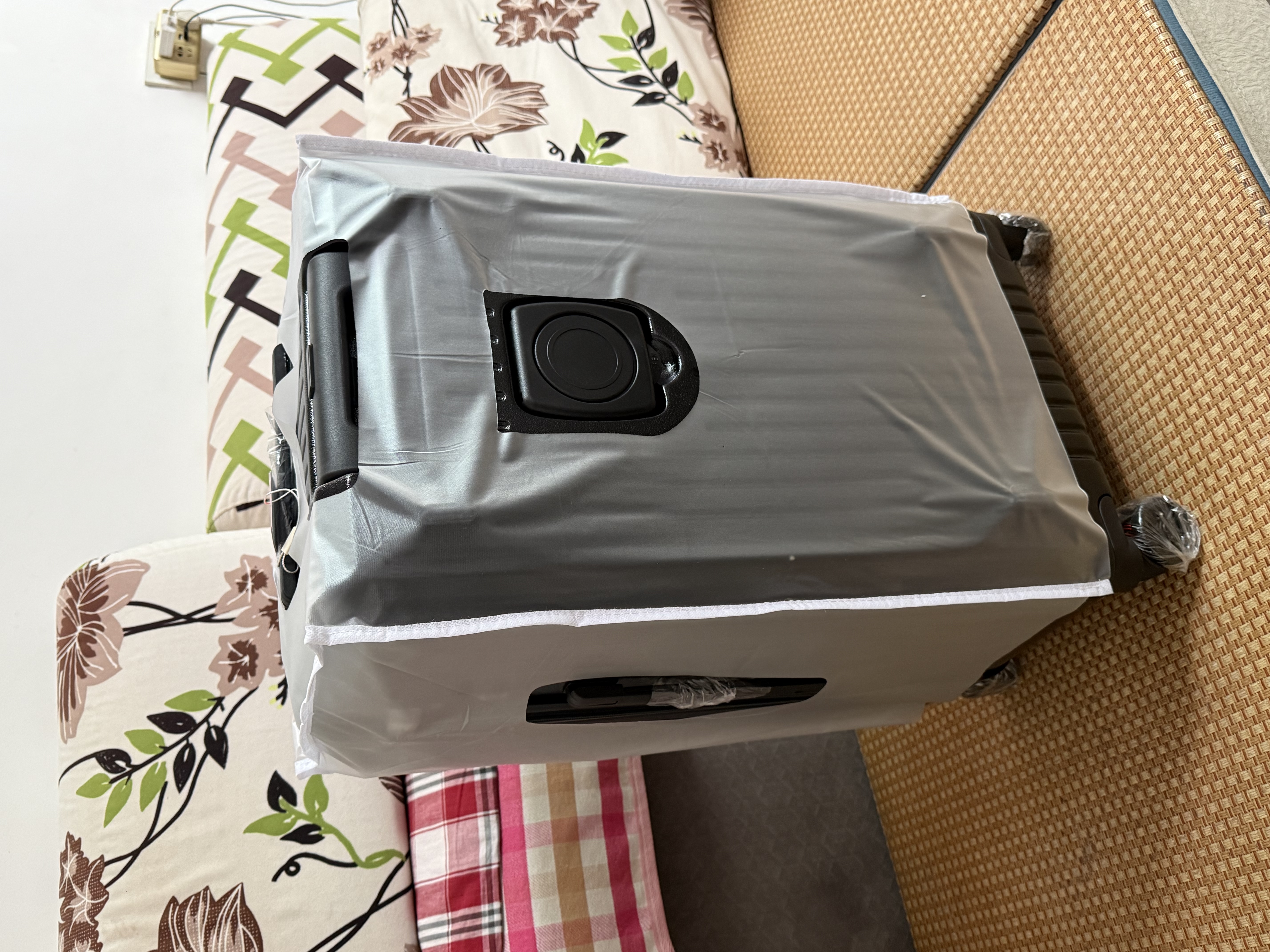 纯奢（CHEYSIR）五轮超大容量行李箱万向轮PC拉杆箱男女学生旅行箱密码箱包皮箱子 旗舰款-耀夜黑·杯架+USB双充电口 26英寸 -抗菌内里【创新5轮-中途旅游/上学】 实拍图