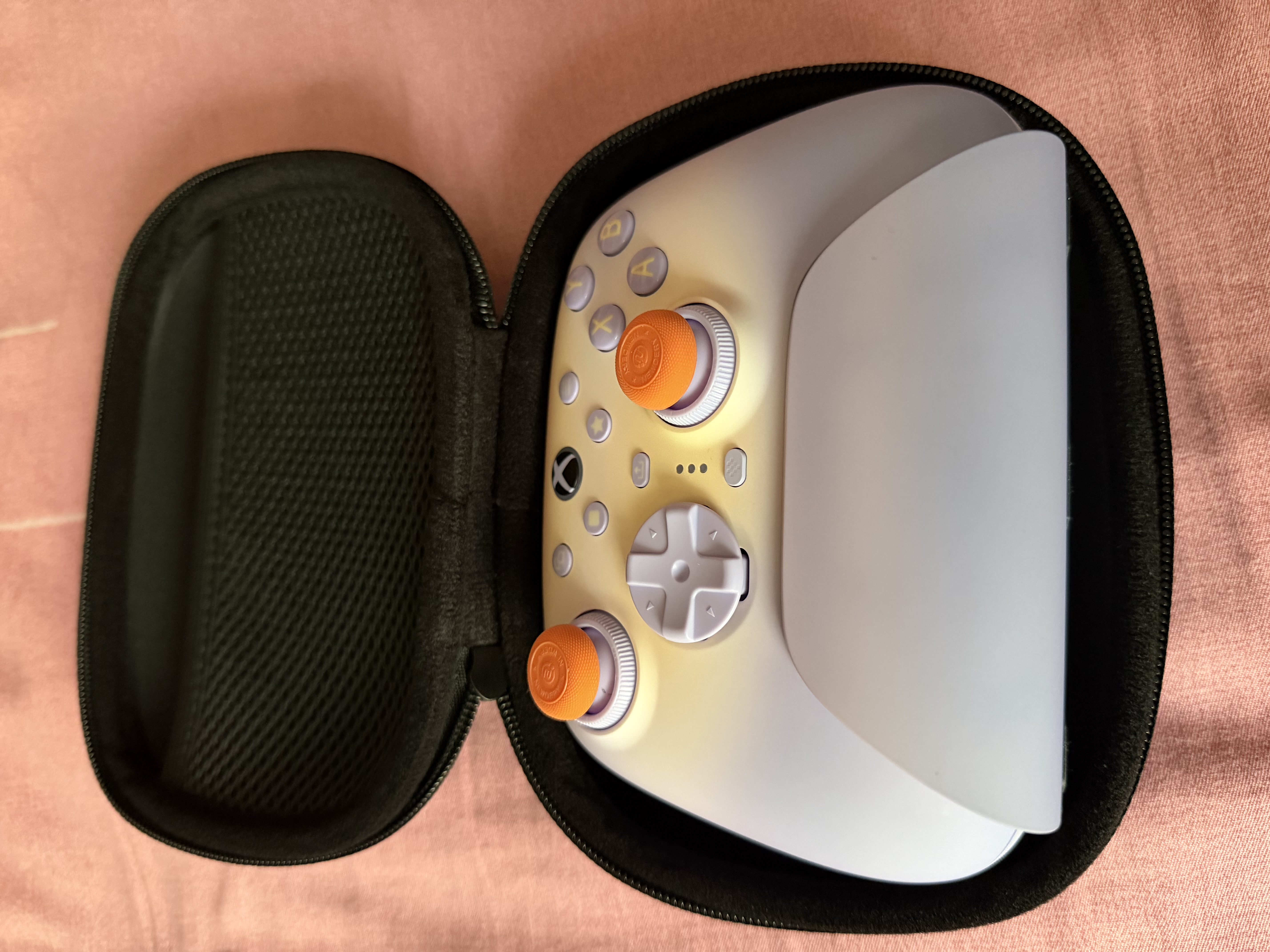 八位堂 8BitDo SN30 Pro+/Pro 2/Xbox/PS4/PS5/Switch/NS/Pro 微软索尼任天堂通用手柄包收纳盒 实拍图