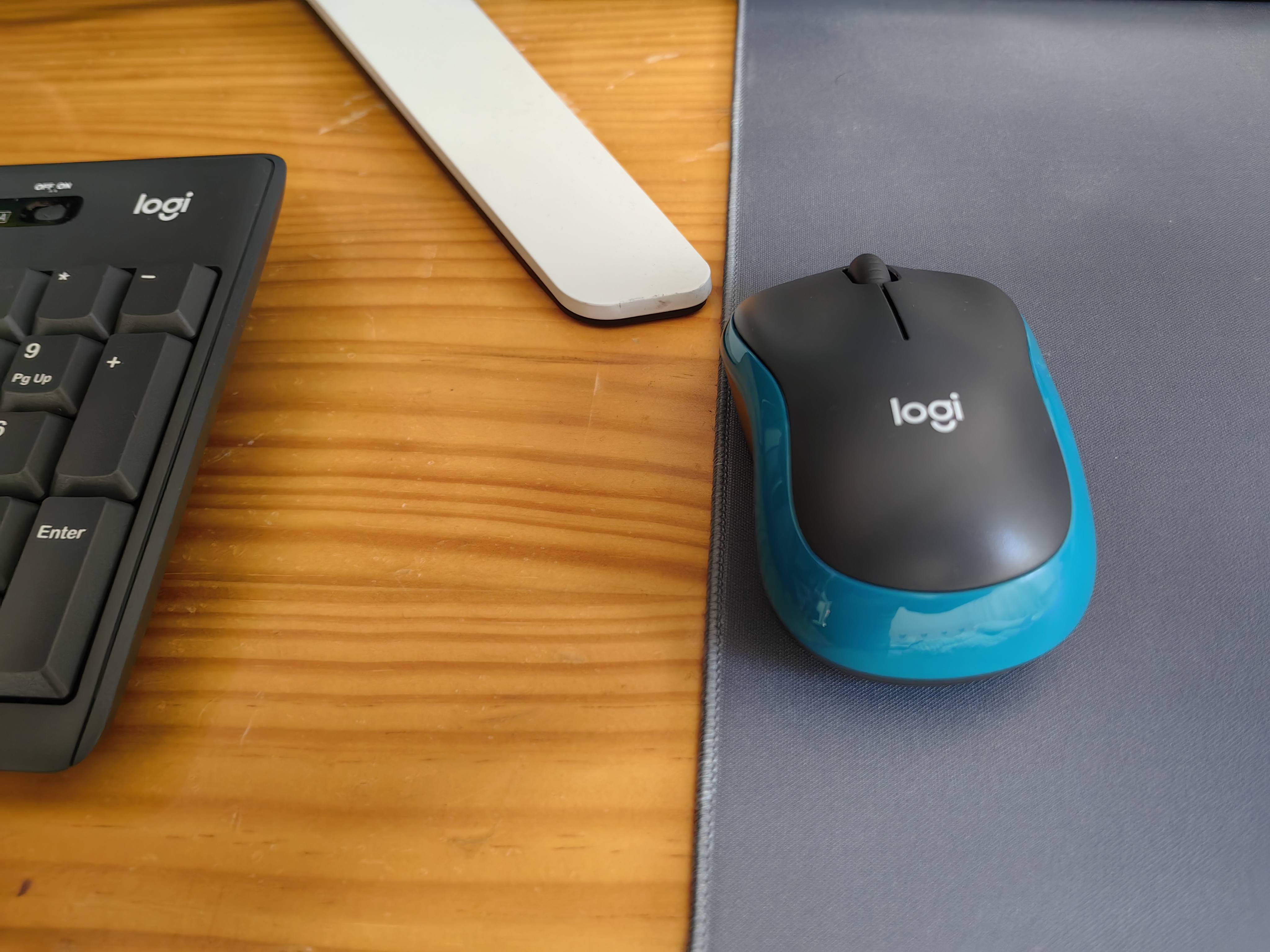 罗技（Logitech）MK275 键鼠套装 无线键鼠套装 办公键鼠套装 全尺寸 商务键鼠套装 带无线2.4G接收器 黑蓝色 实拍图