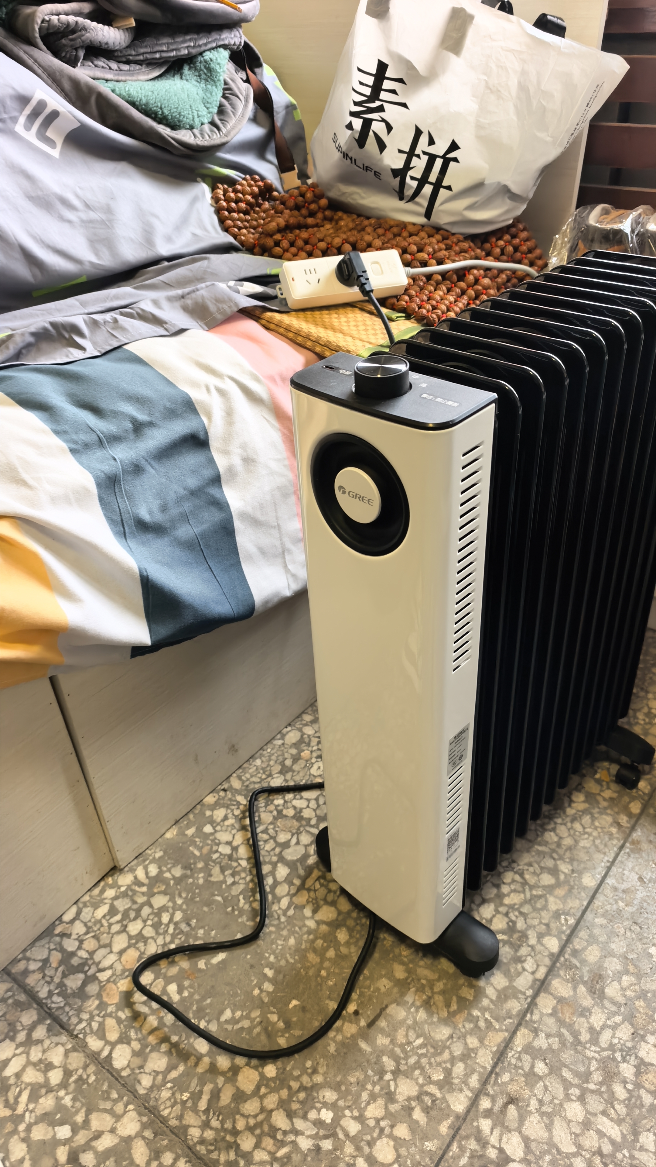 格力【年度金榜单品】取暖器电热油汀加热电暖器立式电暖气加热器家用大面积加湿宽片NDY23-X6022 实拍图