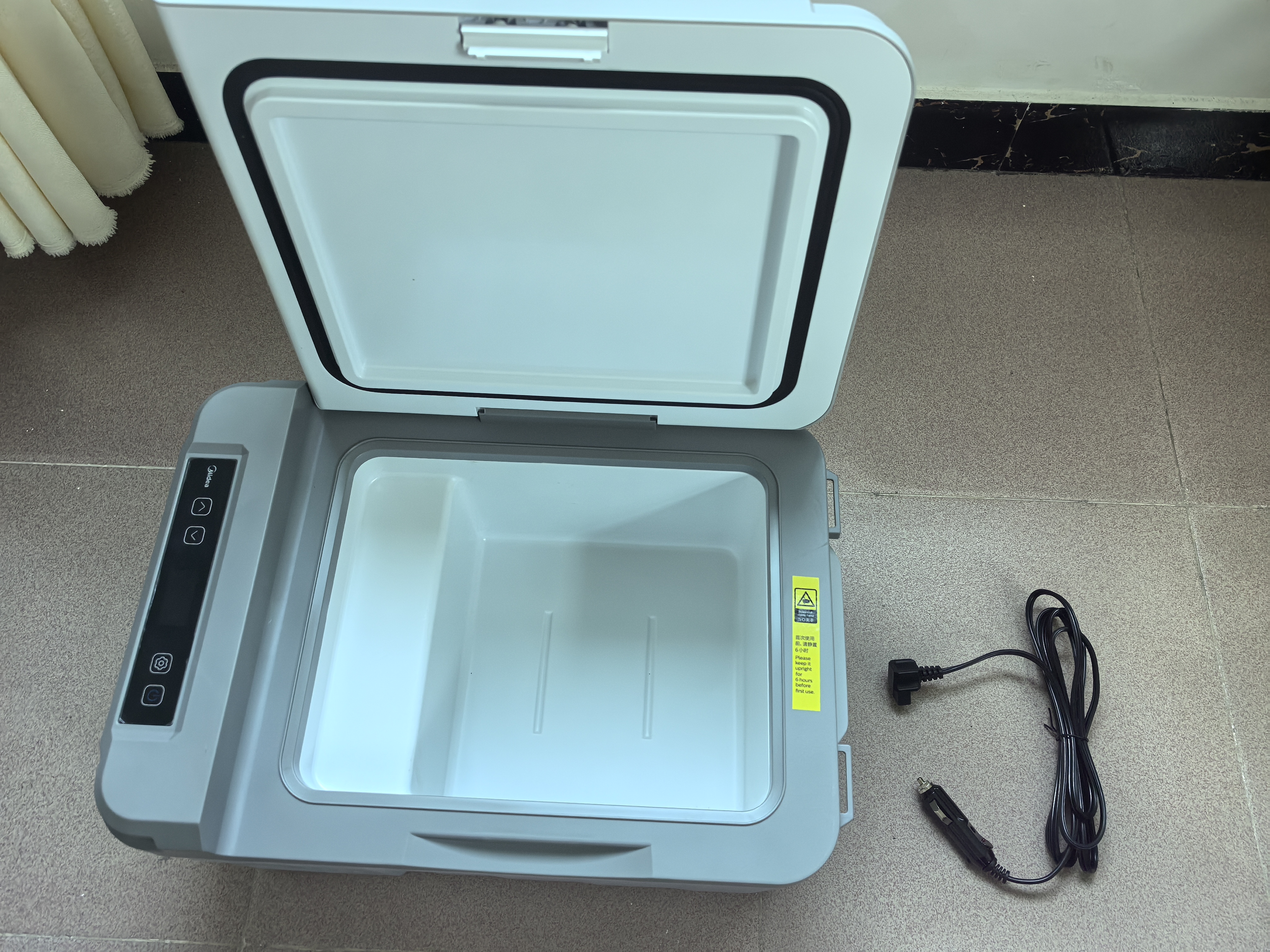 美的（Midea）车载冰箱压缩机制冷9L车家两用冷冻冷藏宿舍办公室轿车冰箱CL-9SM 实拍图