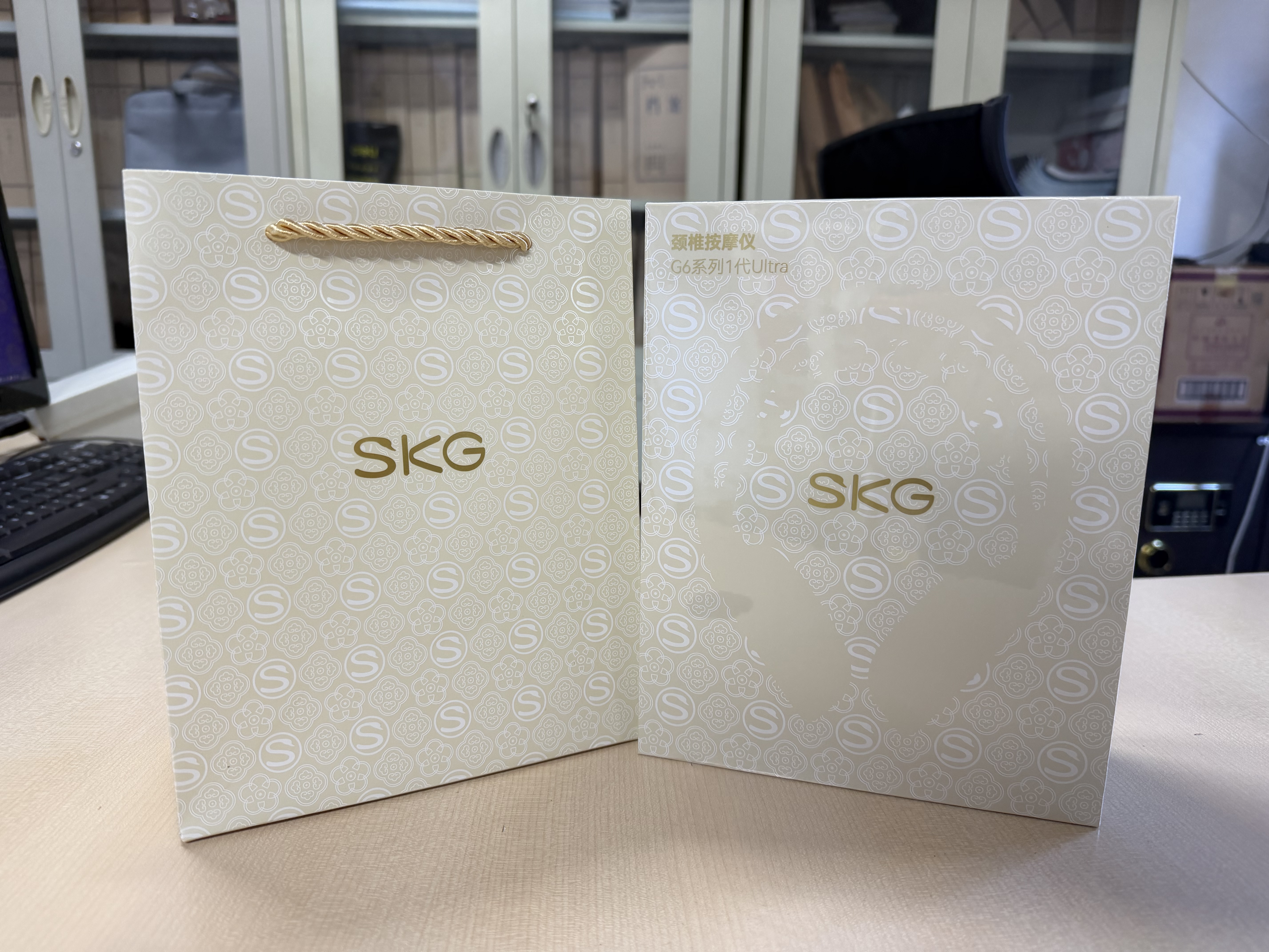 SKG颈椎按摩仪G6 Ultra【重磅新品】肩颈部脖子按摩器钛金红光热敷脉冲振动送男女友实用生日礼物 实拍图