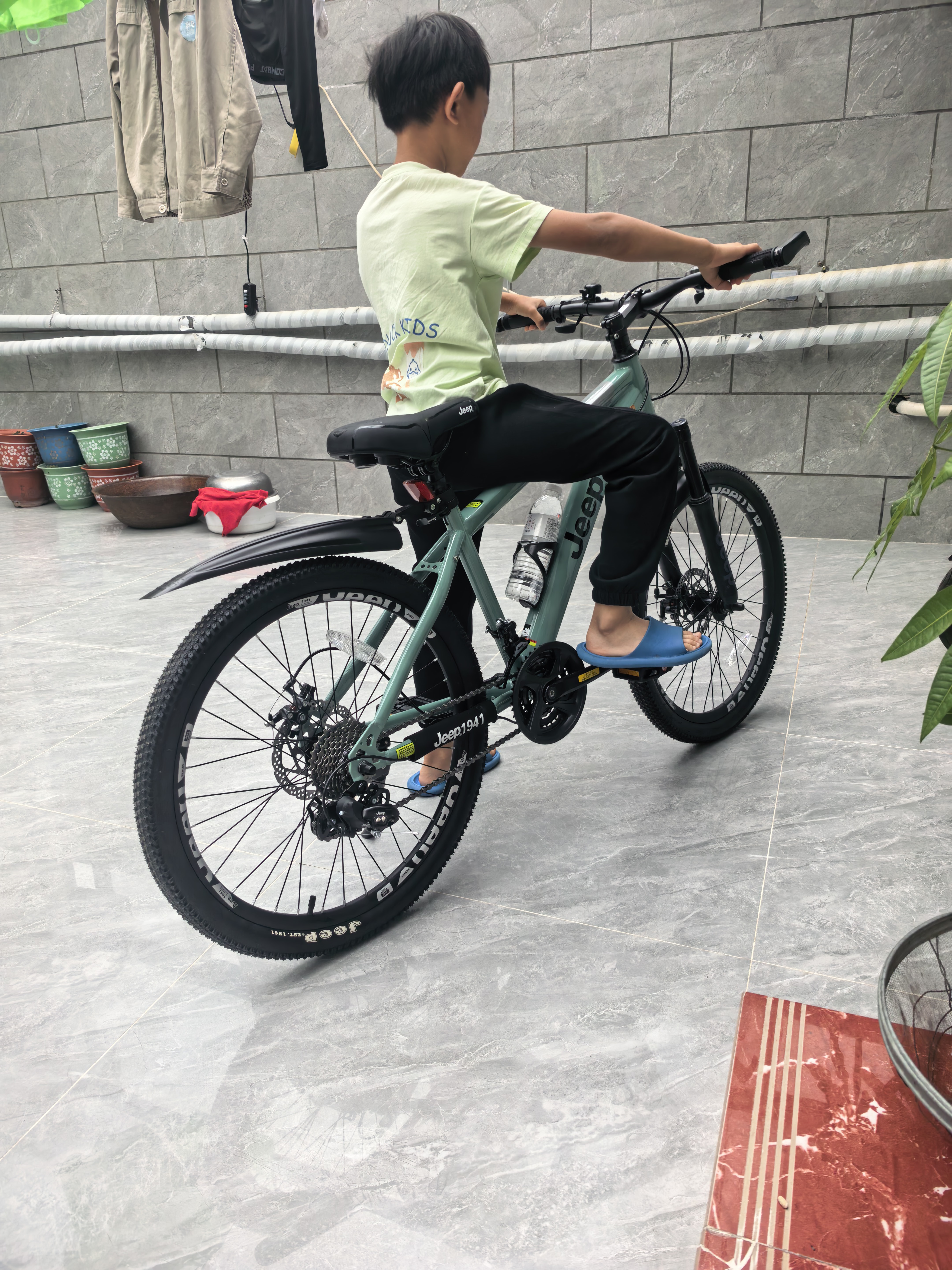 JEEP吉普山地自行车男女学生减震代步车RC750高碳钢琉璃绿-24英寸27速 实拍图