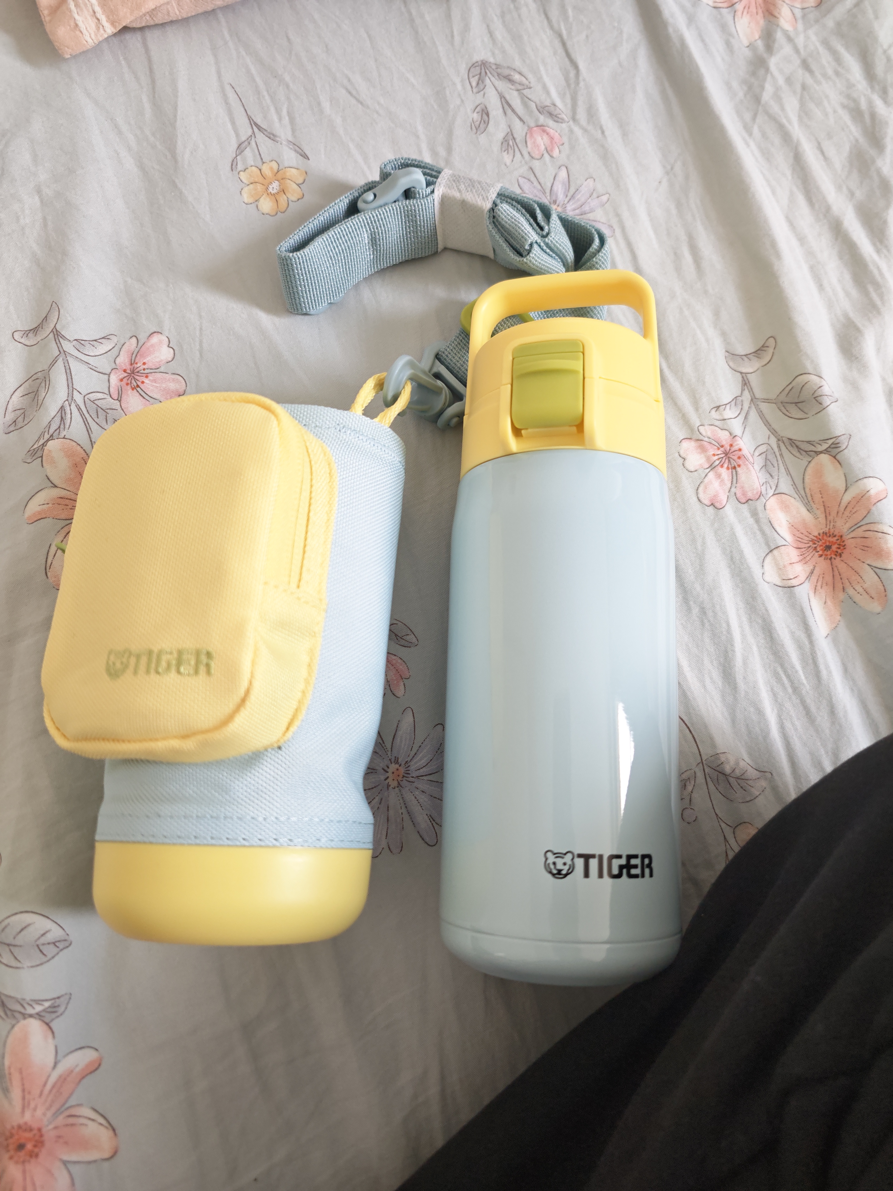 虎牌（TIGER）保温保冷杯户外便携直饮盖水杯MTT-B50C-YB柠檬黄500ml 实拍图