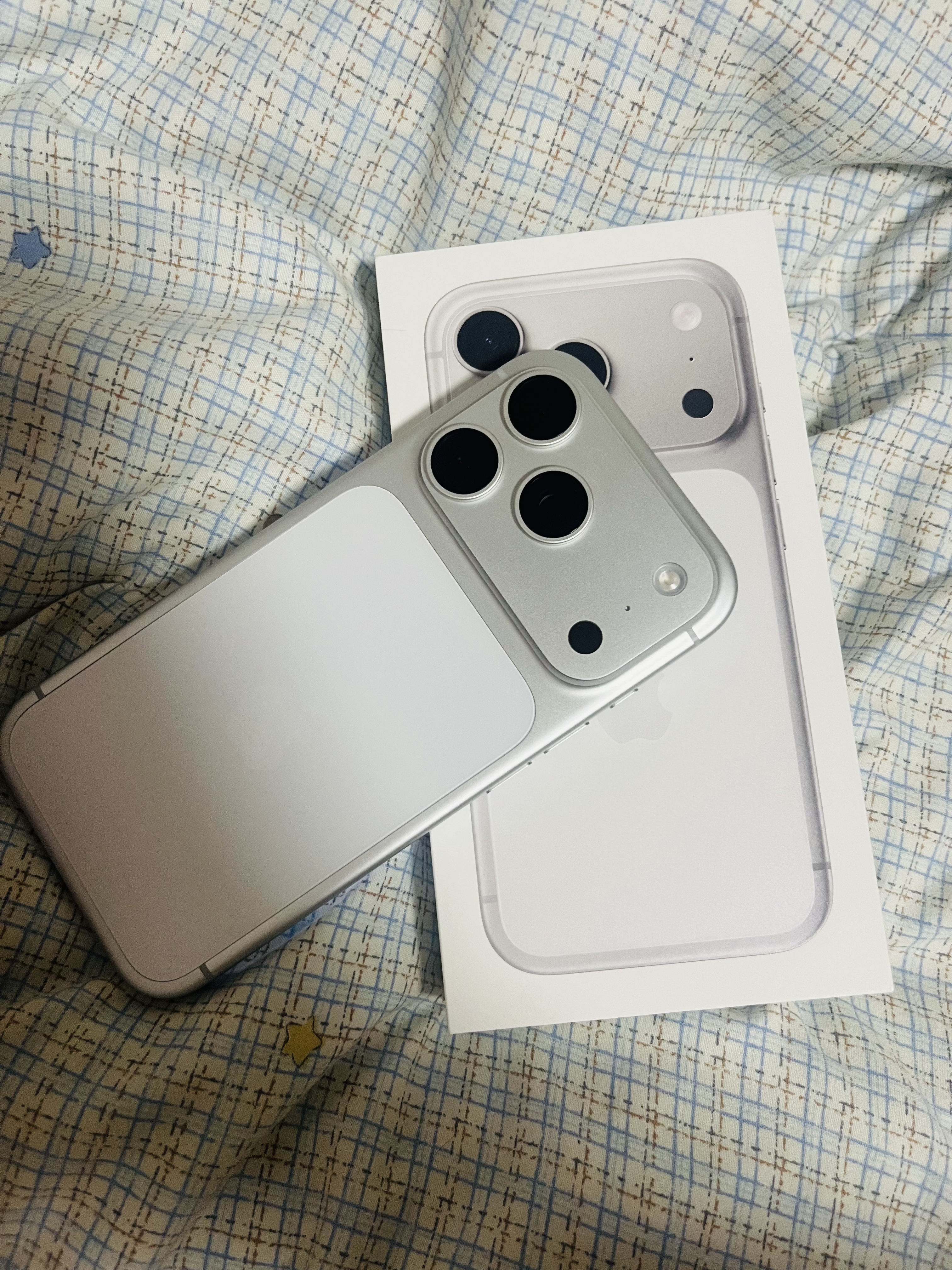 Apple/苹果【需签收激活】iPhone 17 Pro 256GB 银色 支持移动联通电信 双卡双待手机 实拍图