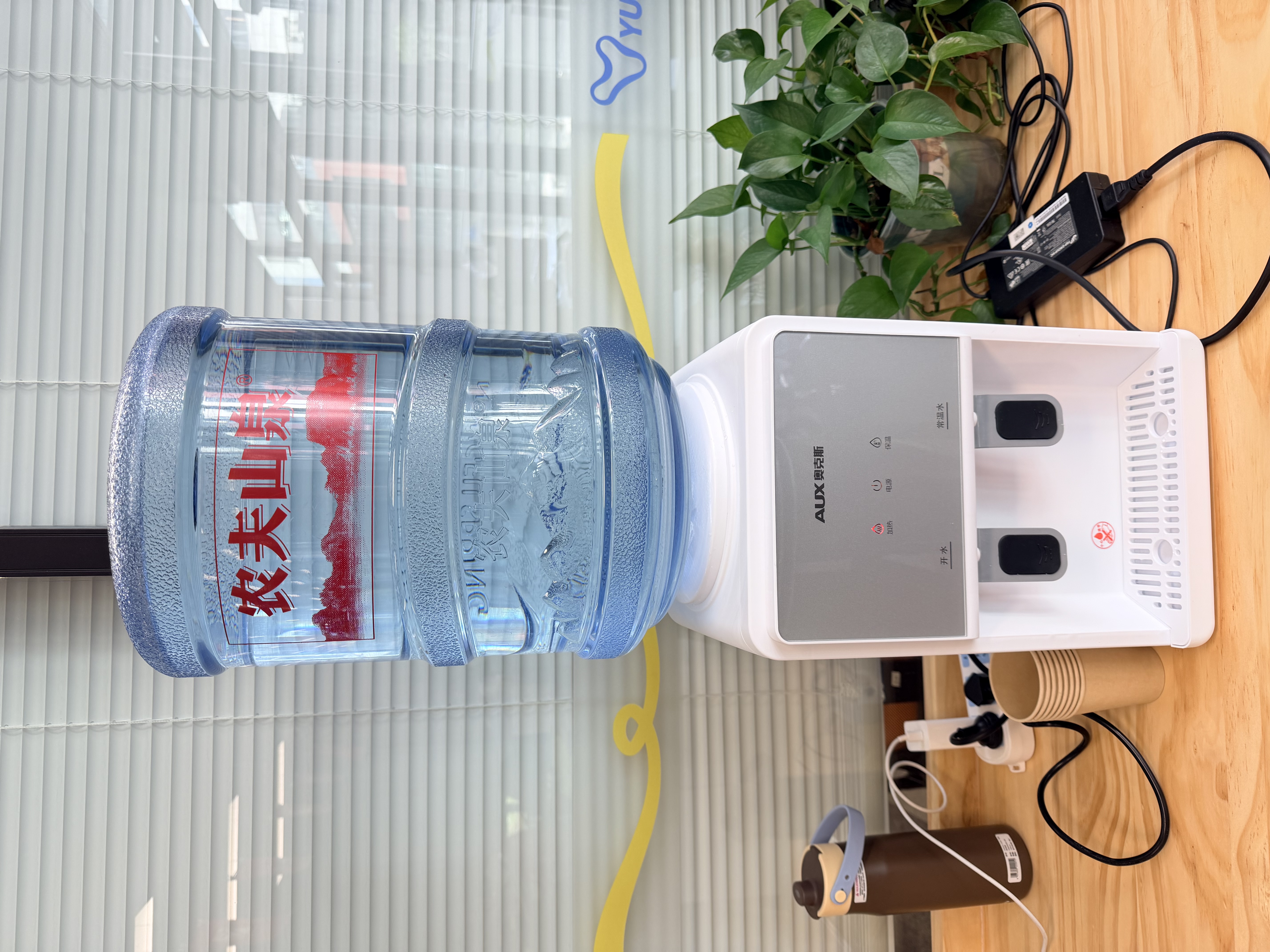 奥克斯（AUX）饮水机 家用小型制热型台式桌面 饮水器 经典台式快速加热饮水机 旗舰爆款【轻奢双推杯台式温热】 制热型 实拍图