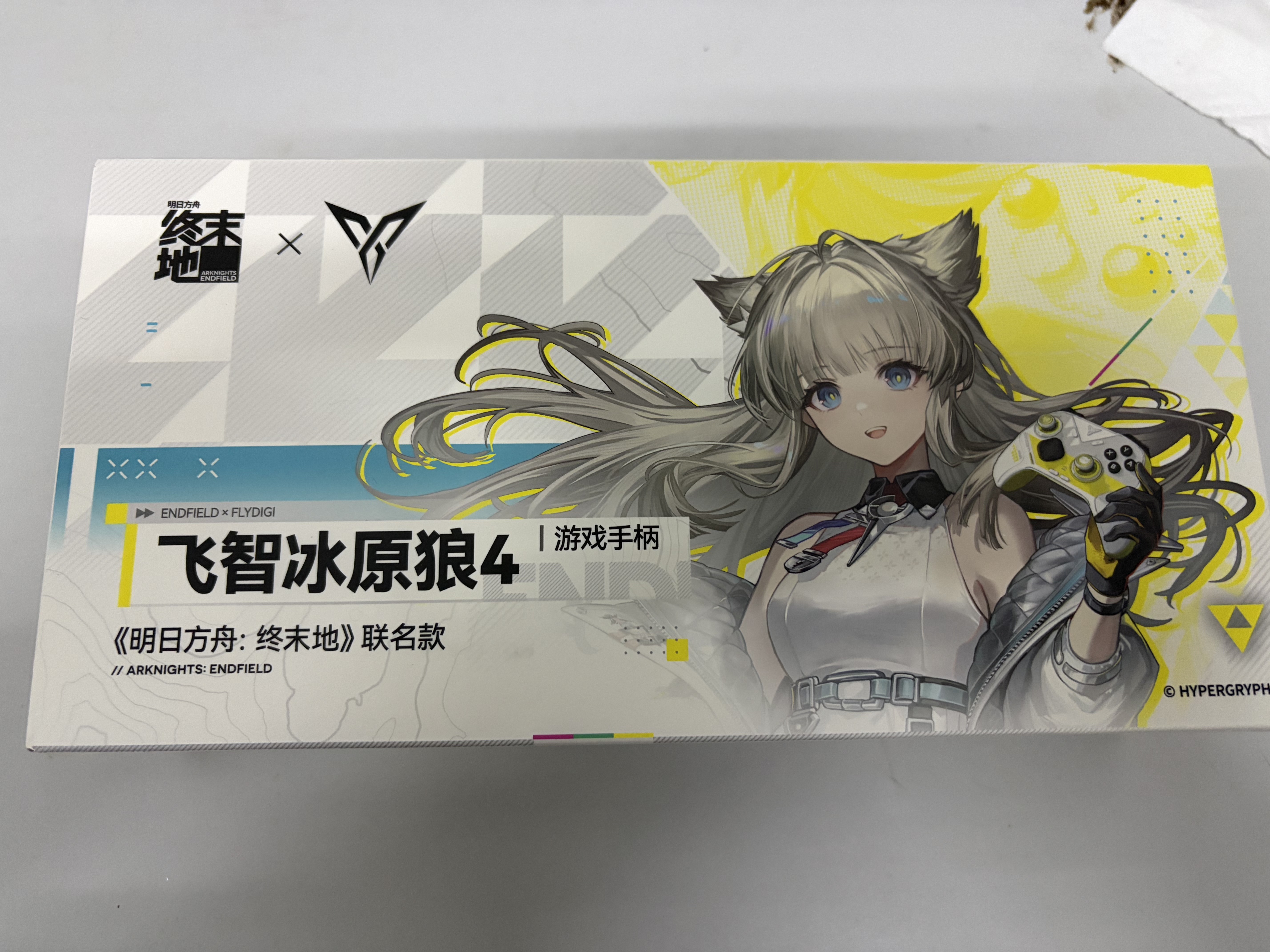 飞智冰原狼4 明日方舟：终末地 联名款游戏手柄礼盒【限量赠送终末地周边】 实拍图