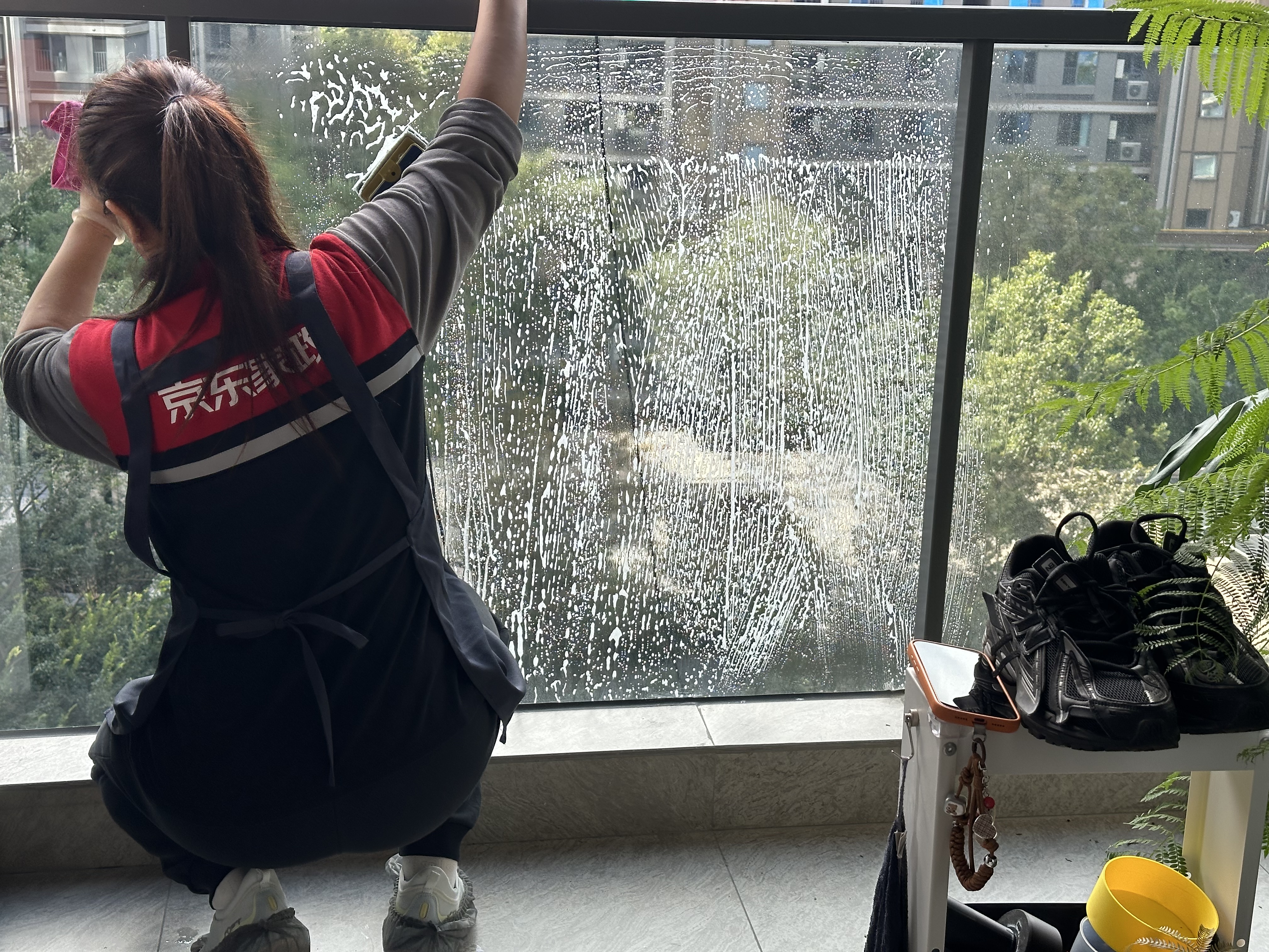 京东家政 【2小时玻璃清洗单次服务】 擦玻璃服务 上门家政保洁双面擦窗纱窗清洁 可使用区域见商详页 实拍图
