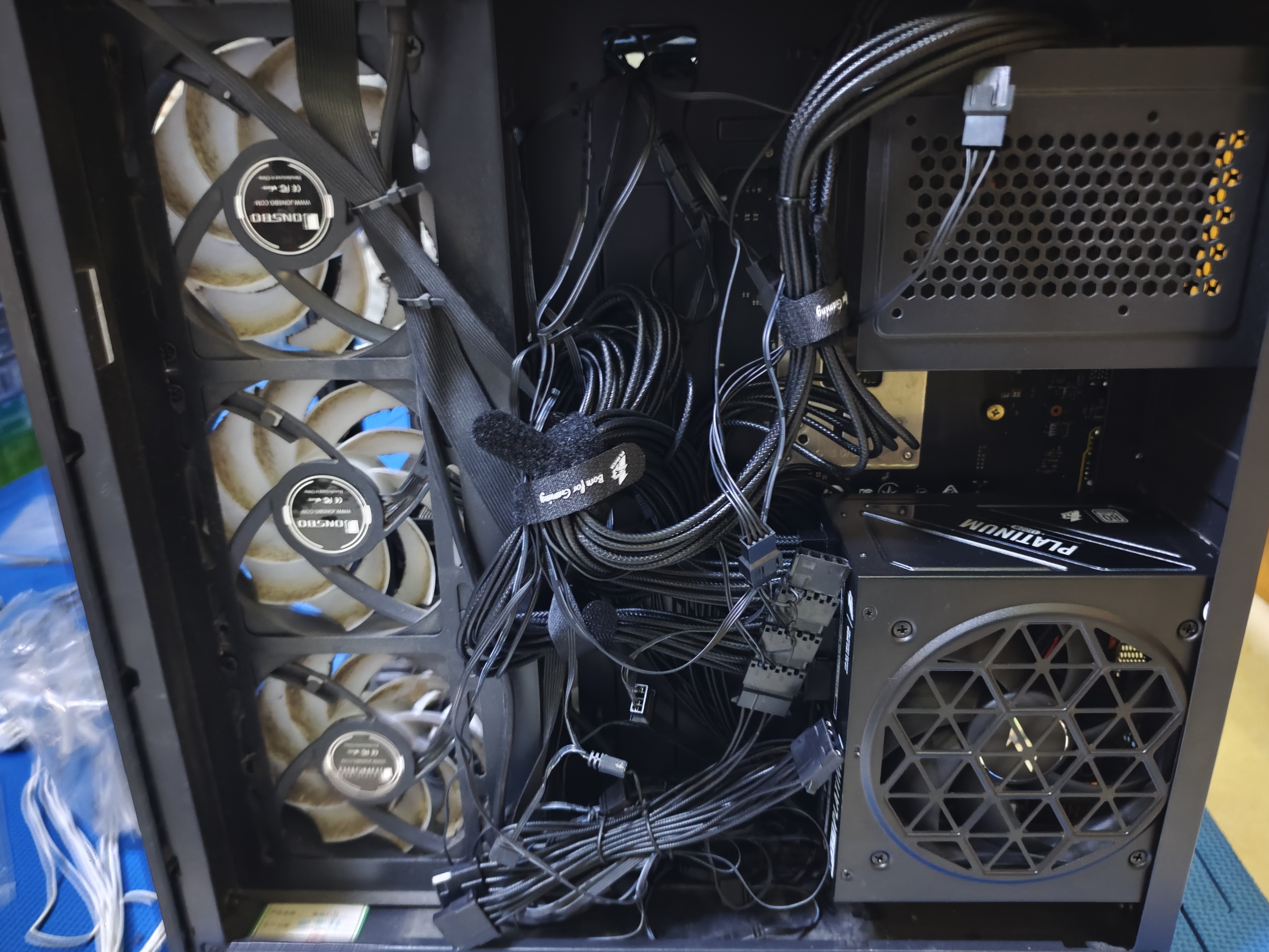 首席玩家（1st player）NGDP铂金 1300W ATX3.1电源（MES ID/压纹线/ATX3.0&3.1双规范/FDB风扇/支持5090/双12V2X6） 实拍图