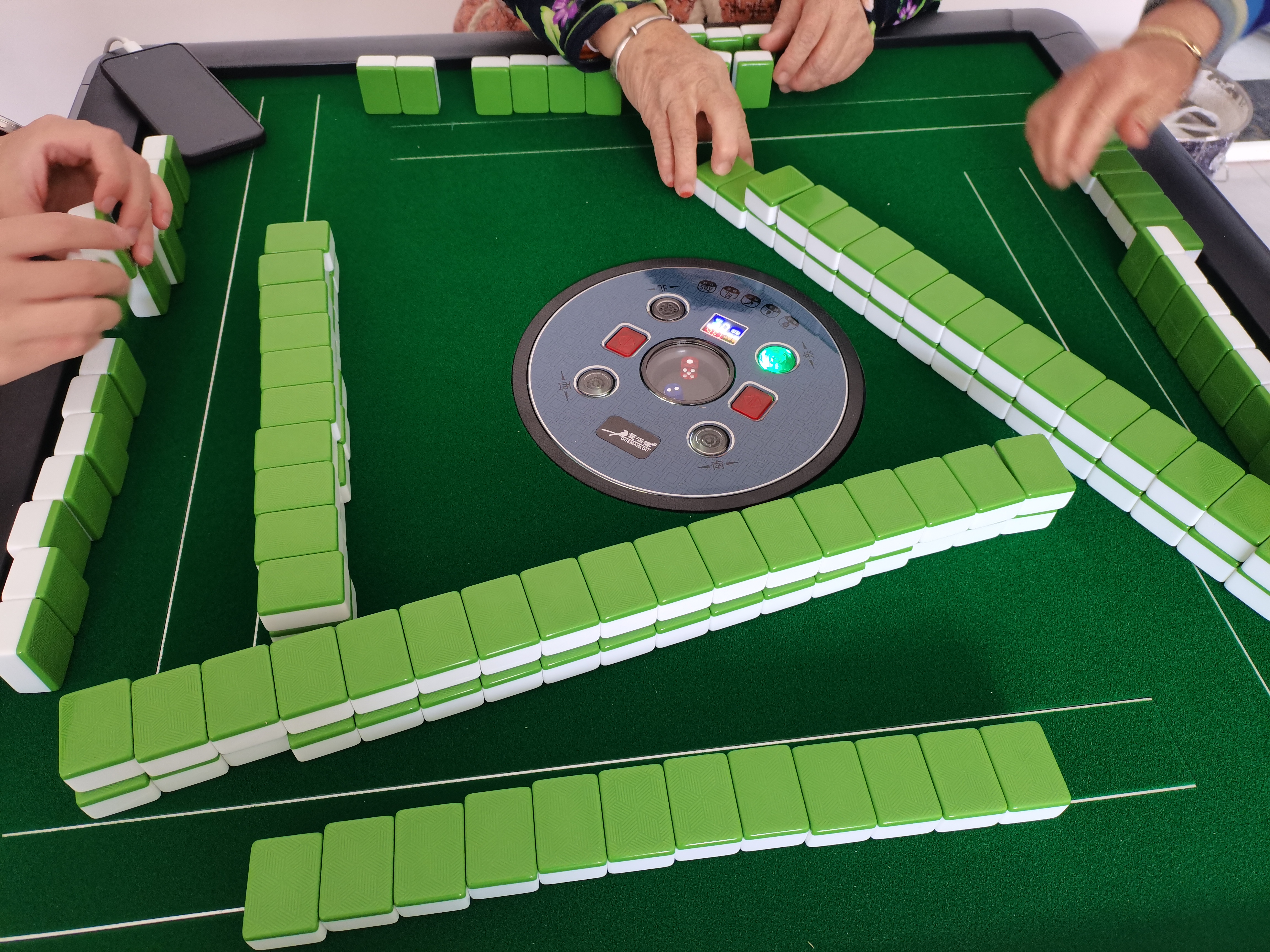 雀满楼【低音杀菌除湿不卡牌】麻将机全自动麻将桌折叠餐桌两用家用一体 【JD仓】低音杀菌降噪+蓝绿麻将+绿绒+盖板+折叠灰 高配版 麻将牌大小请详询客服 实拍图