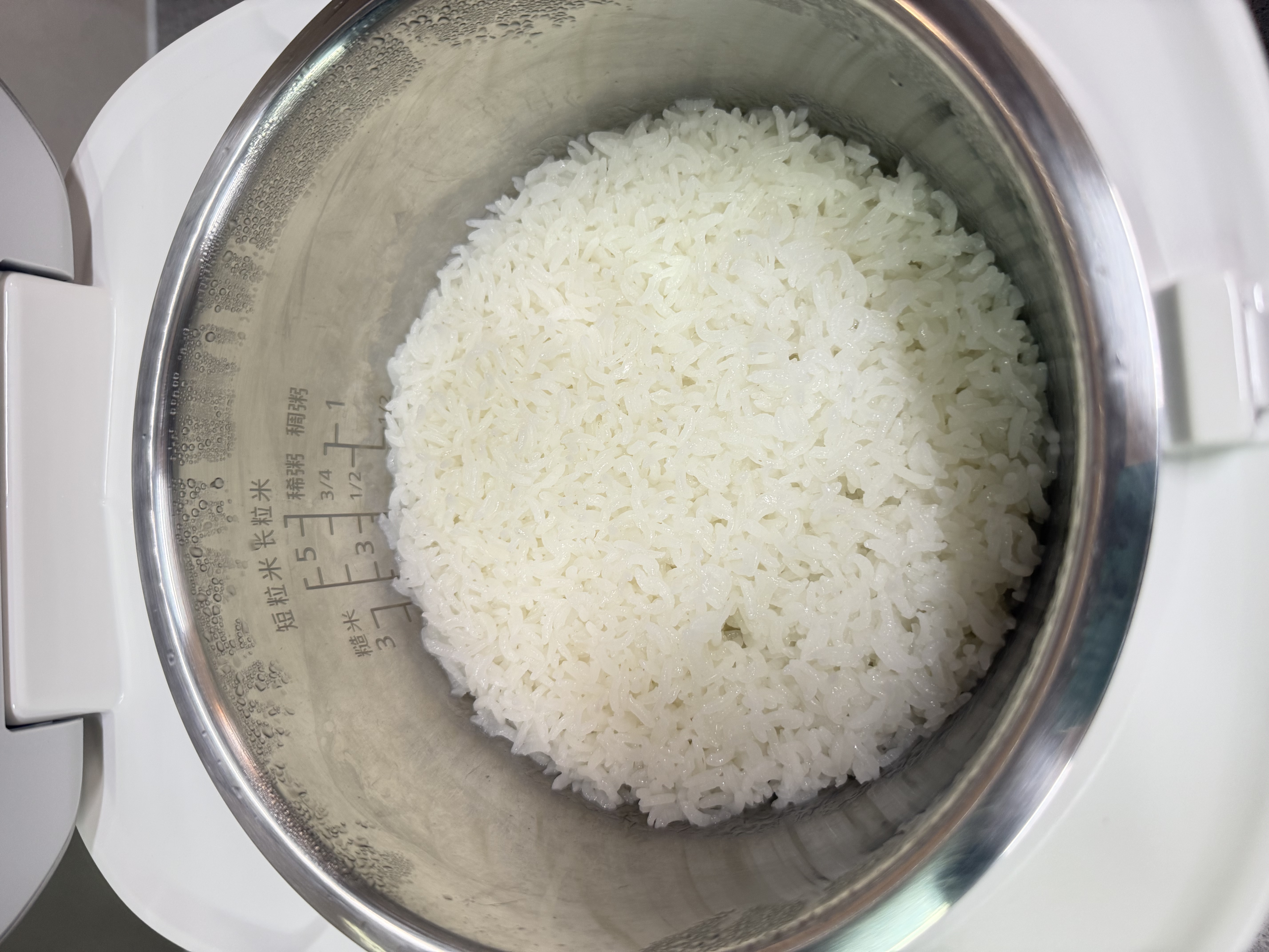 松下（Panasonic）【国家补贴】饭光光2.0电饭煲0涂层内胆不粘锅IH加热家用2.9L不锈钢无涂层电饭锅3-4人SR-HNS102-W 实拍图