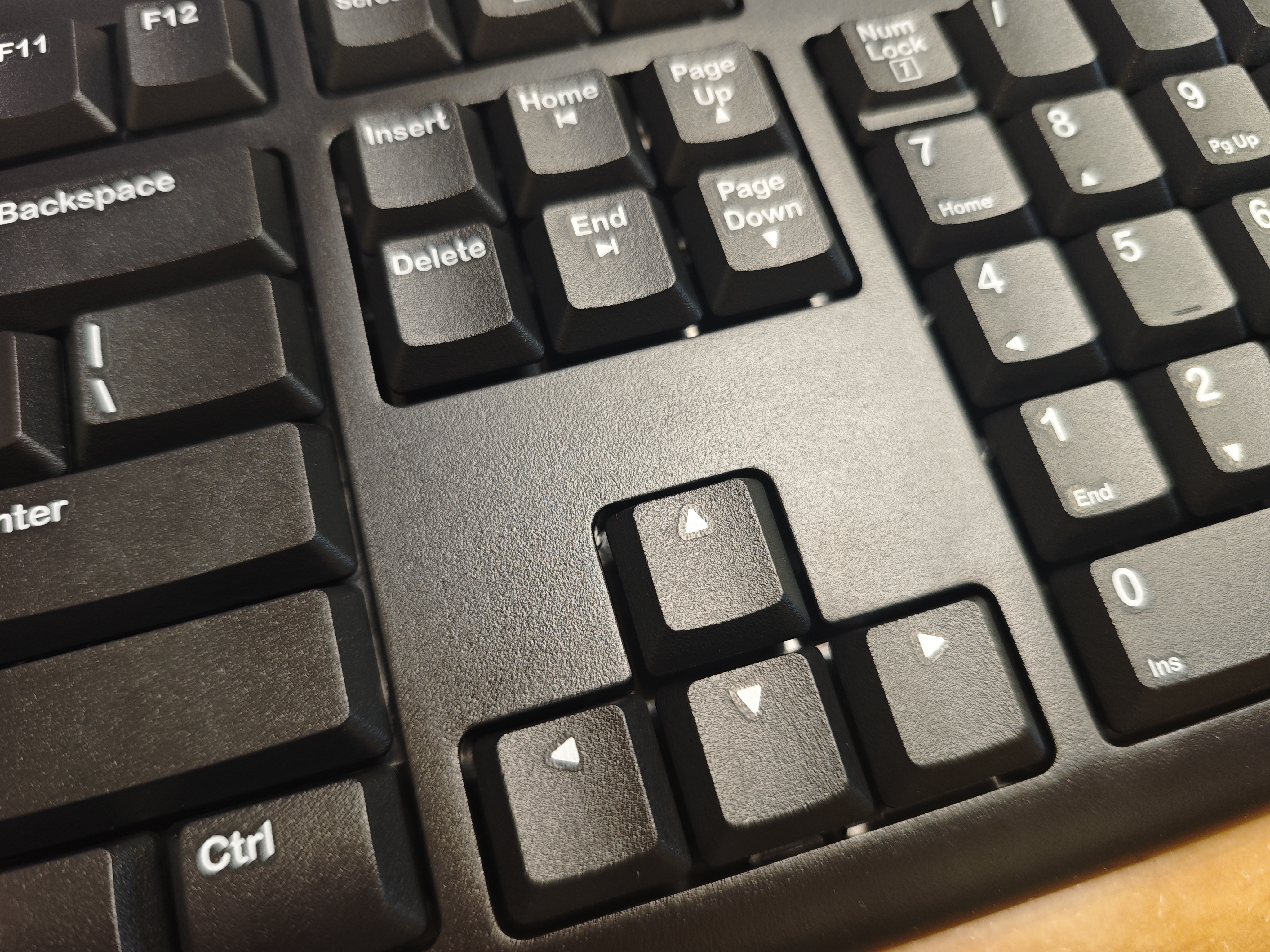 罗技（Logitech）MK120 键鼠套装 有线键鼠套装 办公键鼠套装 电脑键盘 USB即插即用 全尺寸 黑色 实拍图