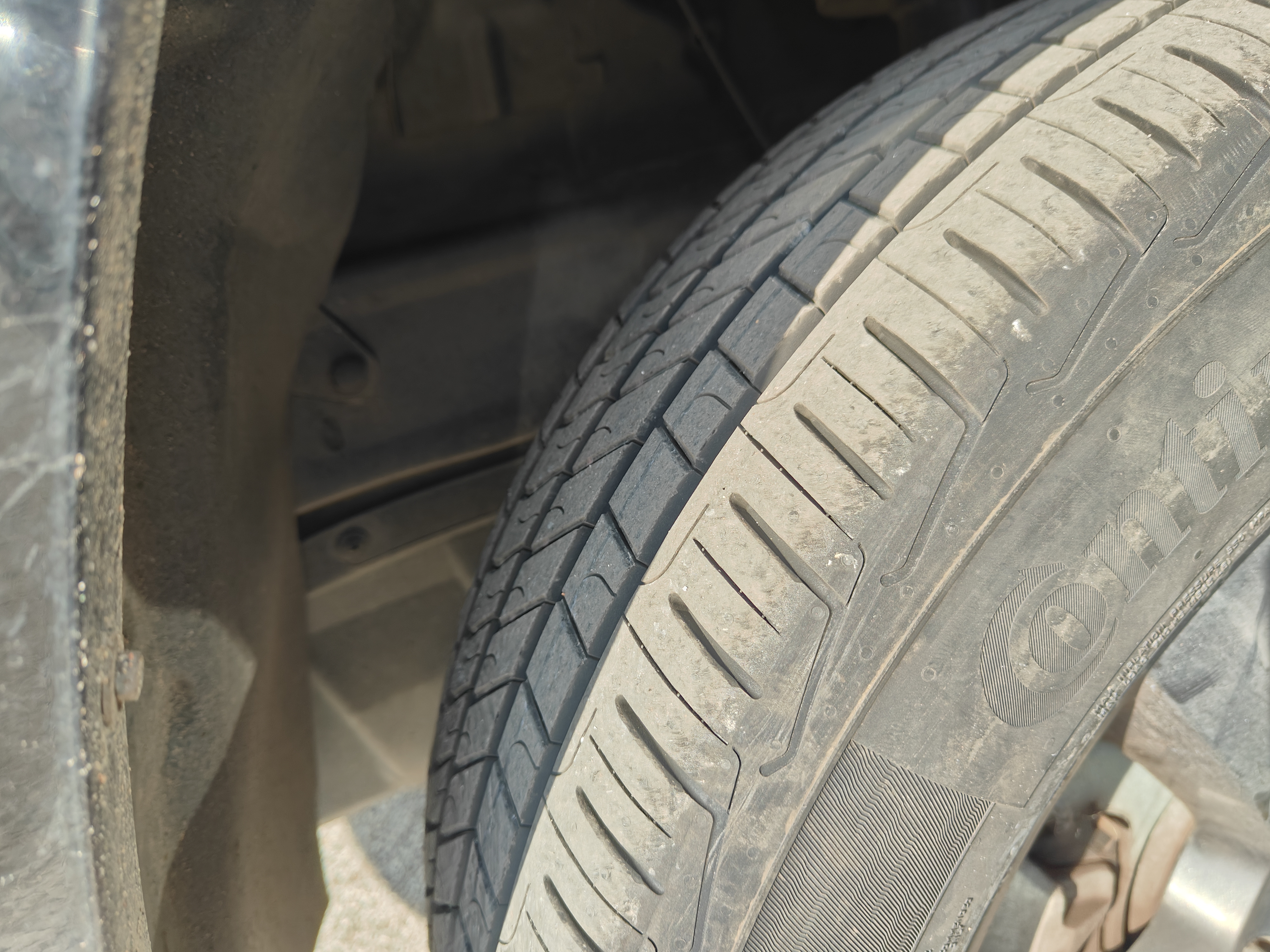 马牌（Continental）汽车轮胎215/60R17 96H FR UCJ+ 适配逍客/奥德赛/丰田锋兰达CHR 实拍图
