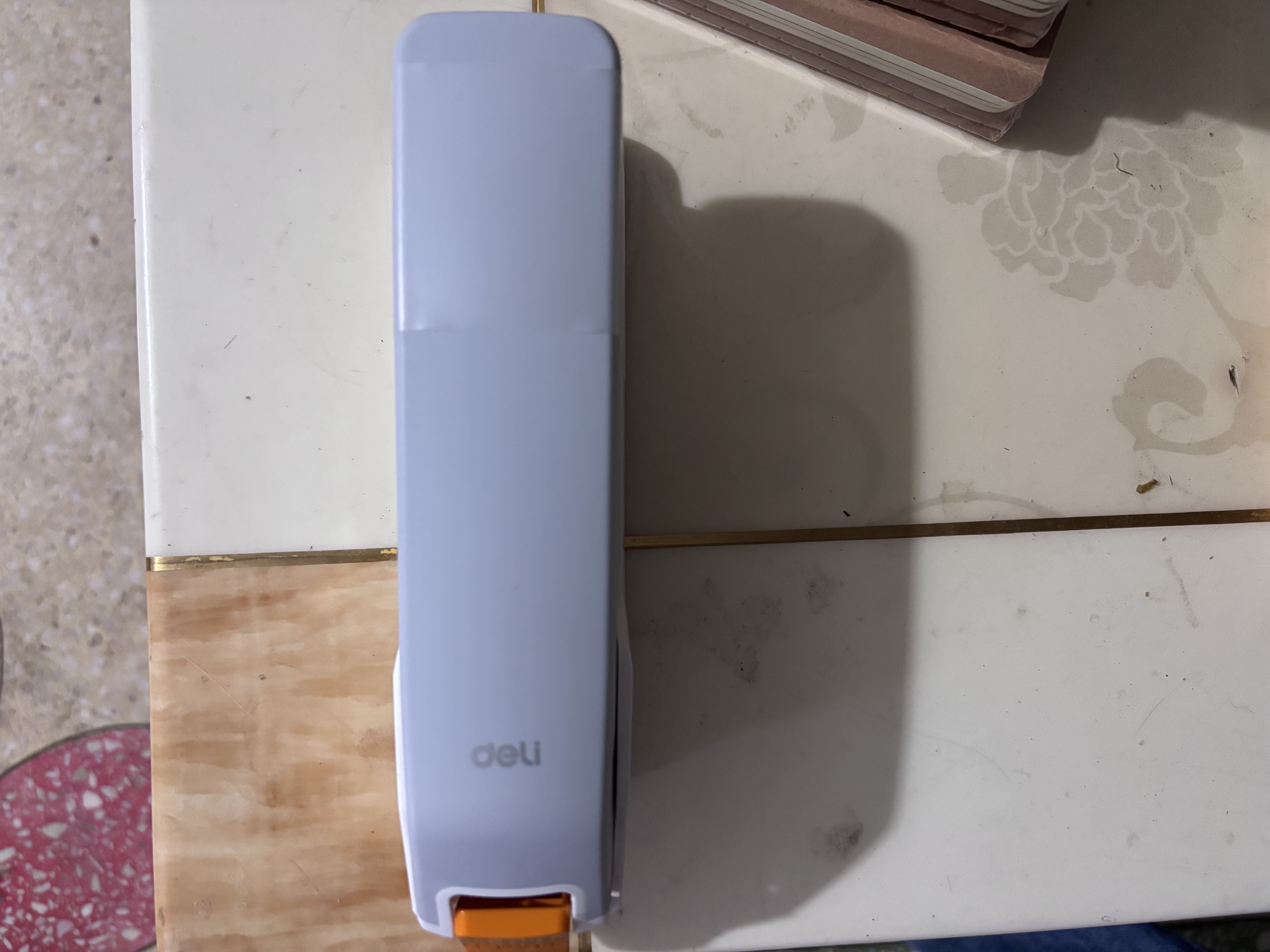 得力（deli）省力订书机/订书器大号厚层60页加厚重型订书机 办公用品适配23/6~23/10订书钉 白色0465 实拍图