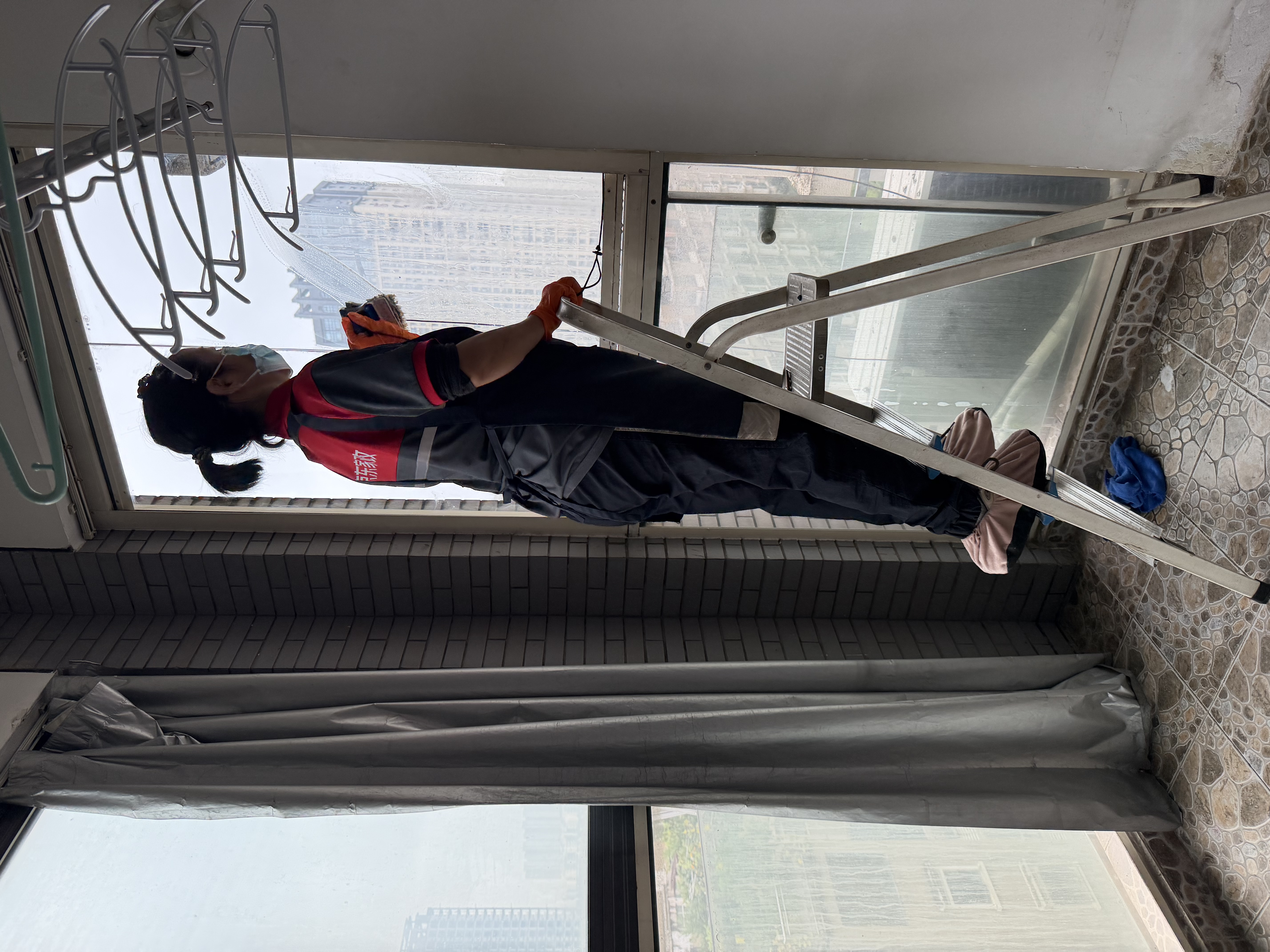 京东家政 【4小时玻璃清洗单次服务】 擦玻璃服务 上门家政保洁双面擦窗纱窗清洁 可使用区域见商详页 实拍图