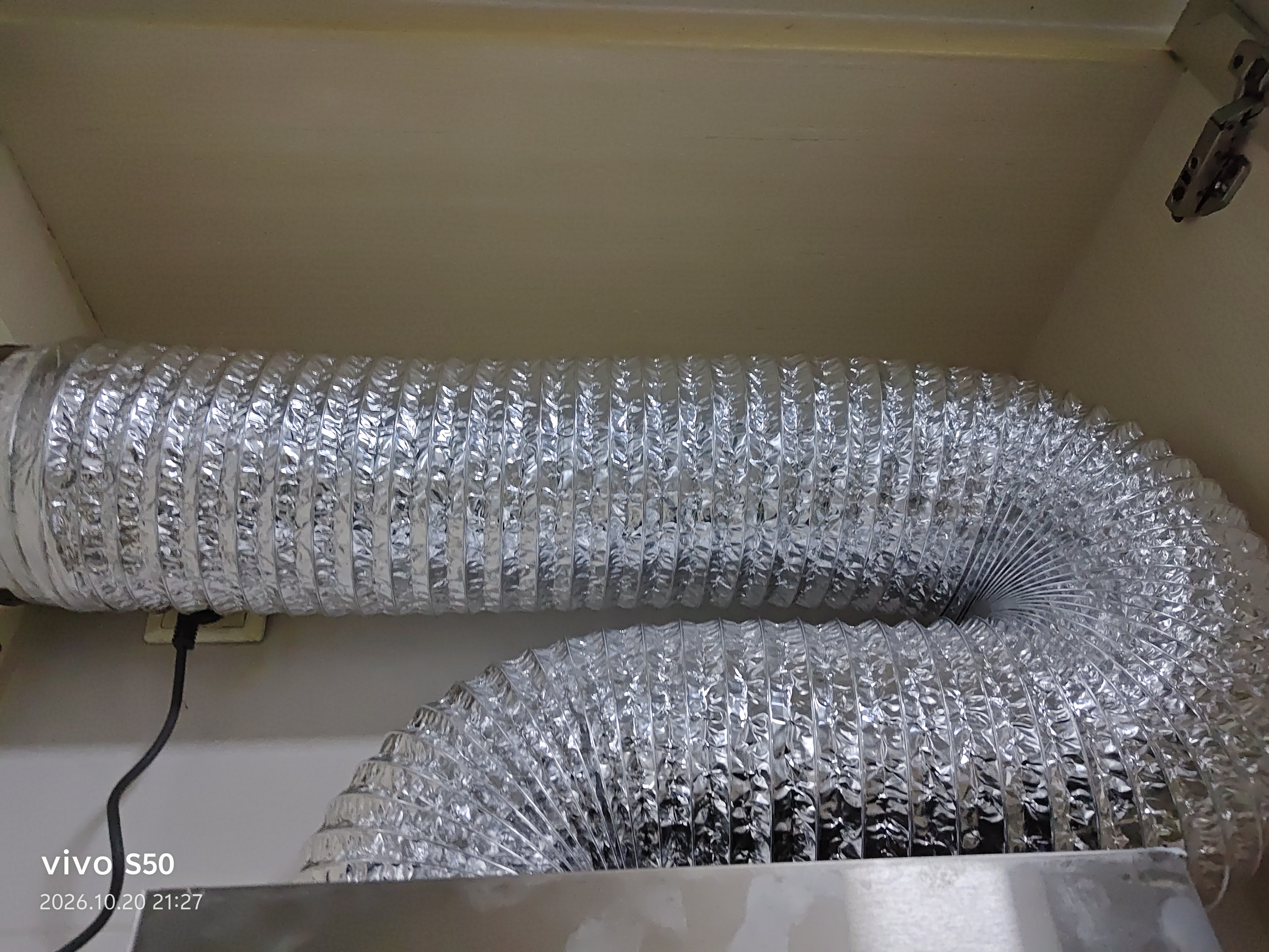 潜水艇（Submarine）LB180-200厨房油烟机排烟管铝箔管灶具配件加厚双层管径18cm 实拍图