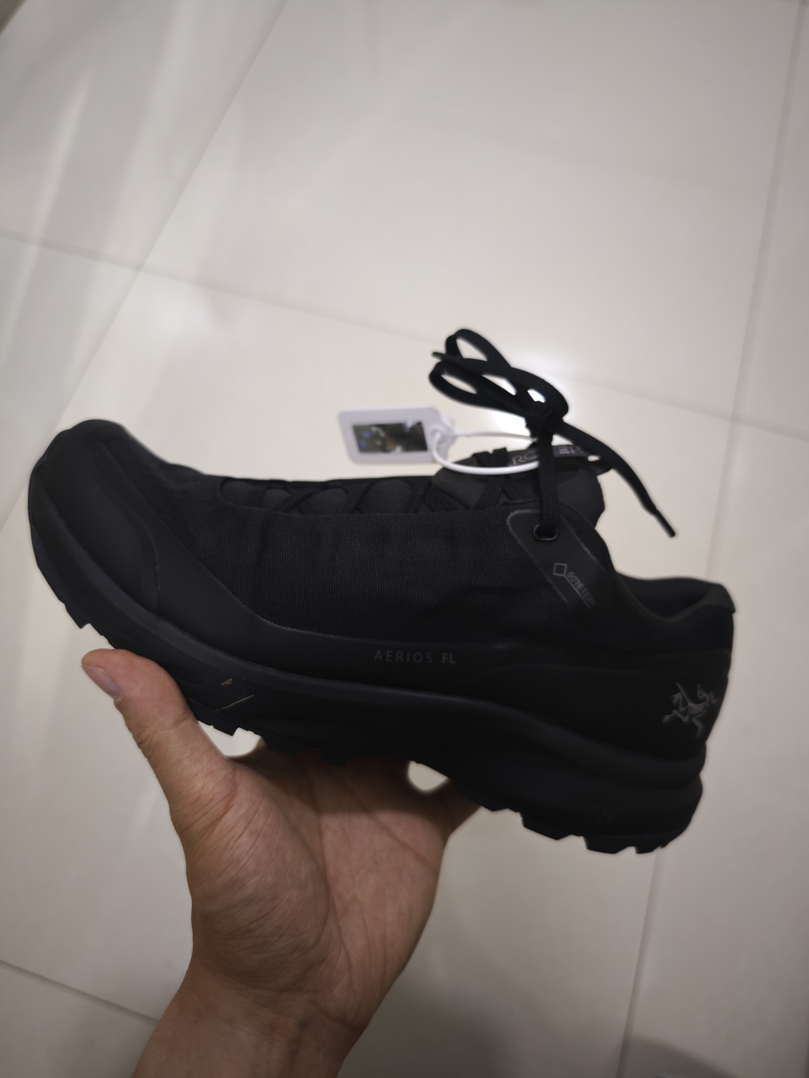 ARC'TERYX始祖鸟 AERIOS FL GTX 男子 徒步鞋 Black/Pilot/黑色/航空灰 41 UK 7.5 实拍图