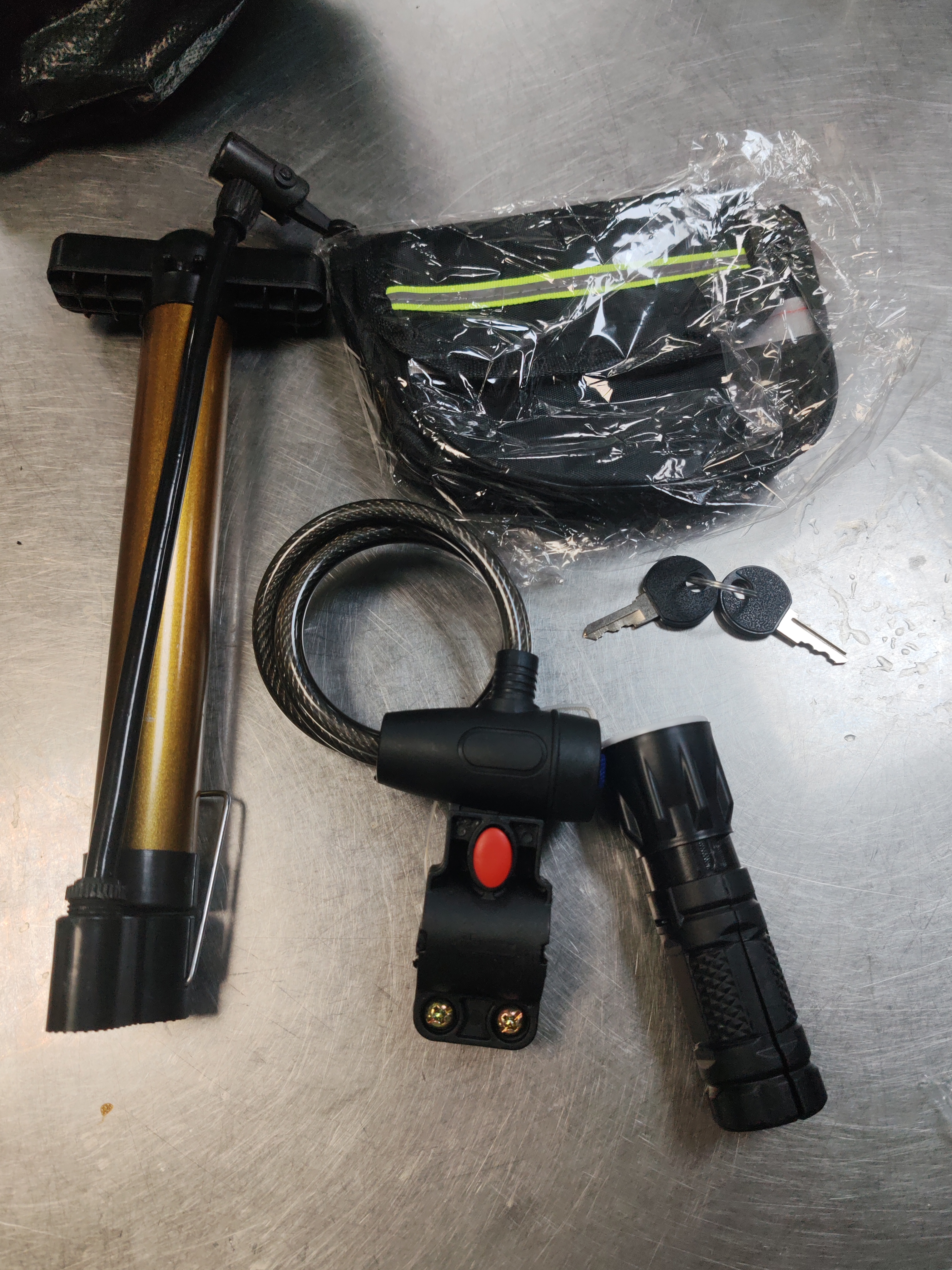 金武端自行车成人山地车公路赛车单车骑行变速超轻越野中学生初中青少年 减震辐条-黑白色【整车发货免调试】 26寸21速 实拍图