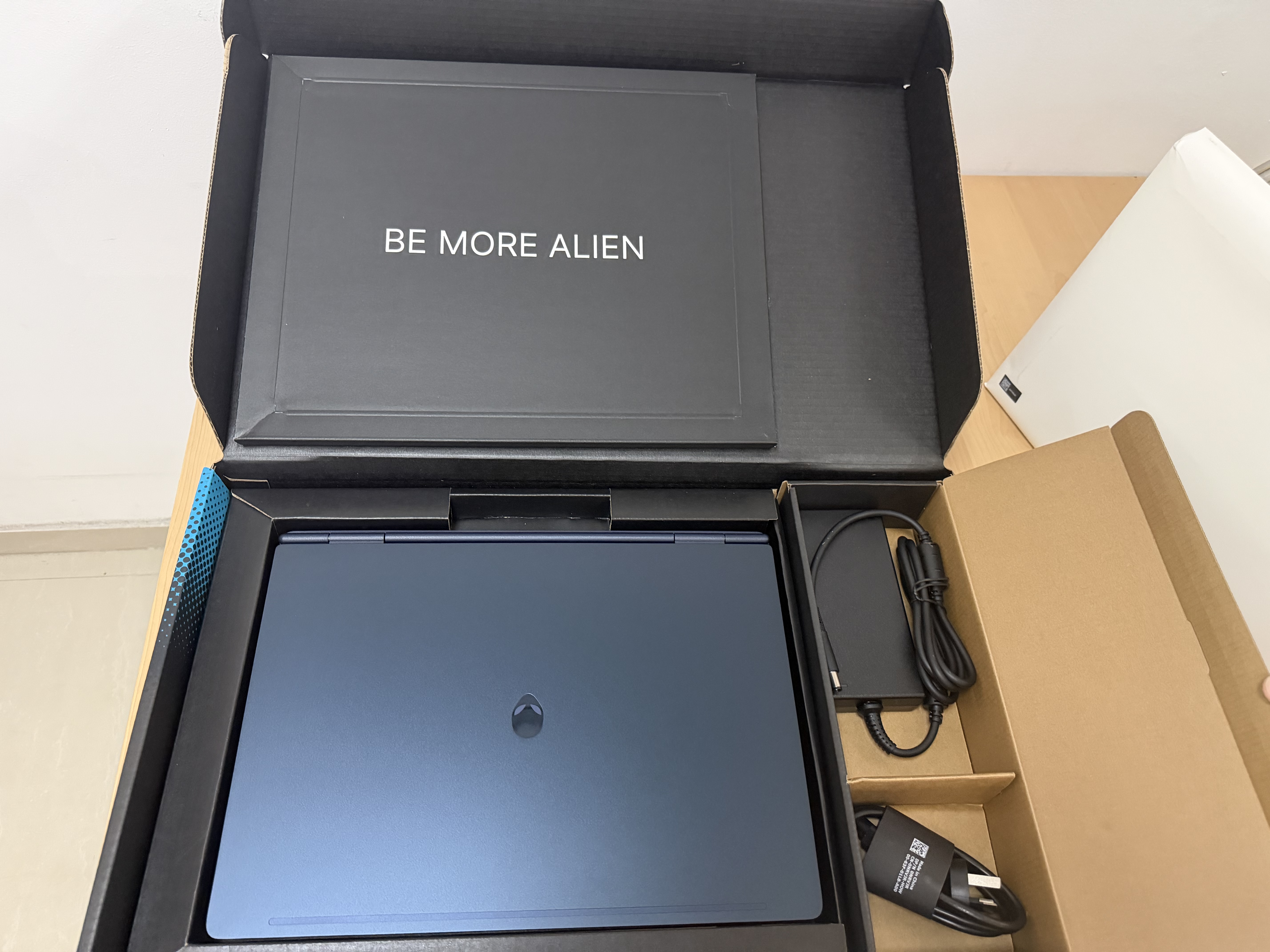 外星人（Alienware）游戏本国家补贴星舰16X 16英寸笔记本电脑OLED屏酷睿Ultra9-290HX Plus 5060显卡32G 1T 2.5K 2963 实拍图