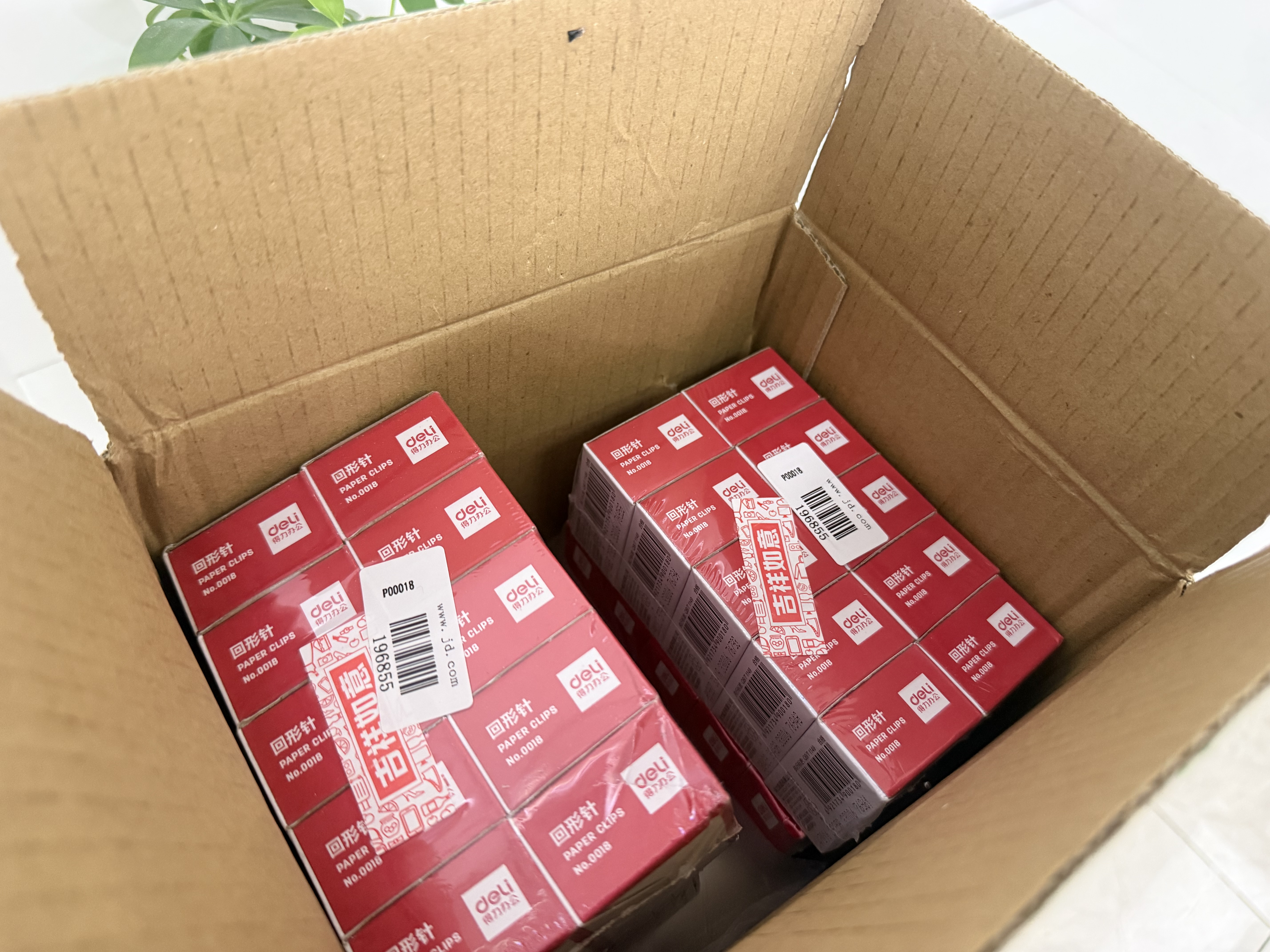 得力（deli）【50盒量贩装】得力(deli)金属回形针镀镍防锈曲别针100枚/盒 办公室具用品 P00018-5 实拍图