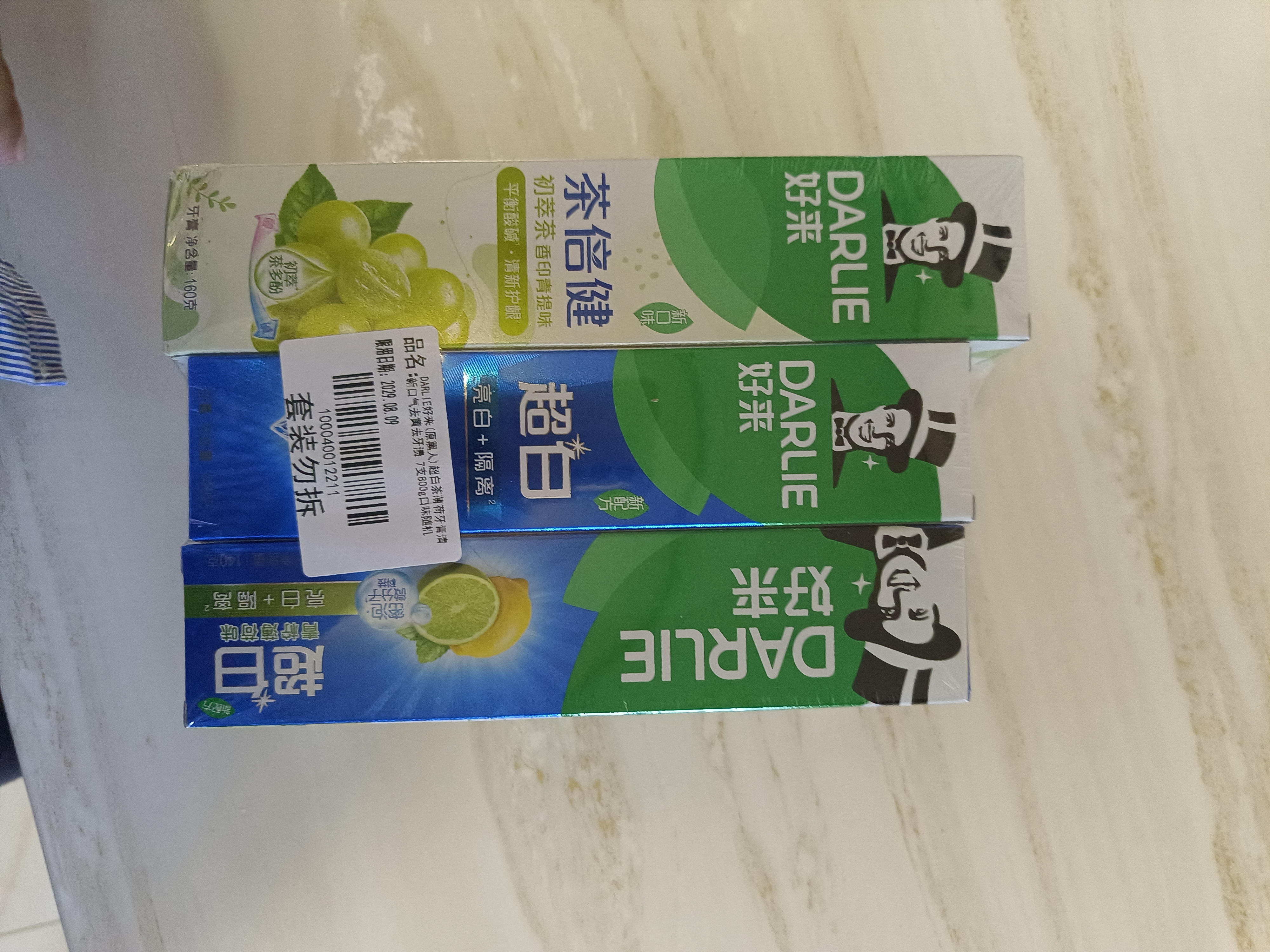 好来（DARLIE）原黑人超白茶薄荷牙膏清新口气去黄去臭去牙渍茶香健齿7支共800g 实拍图