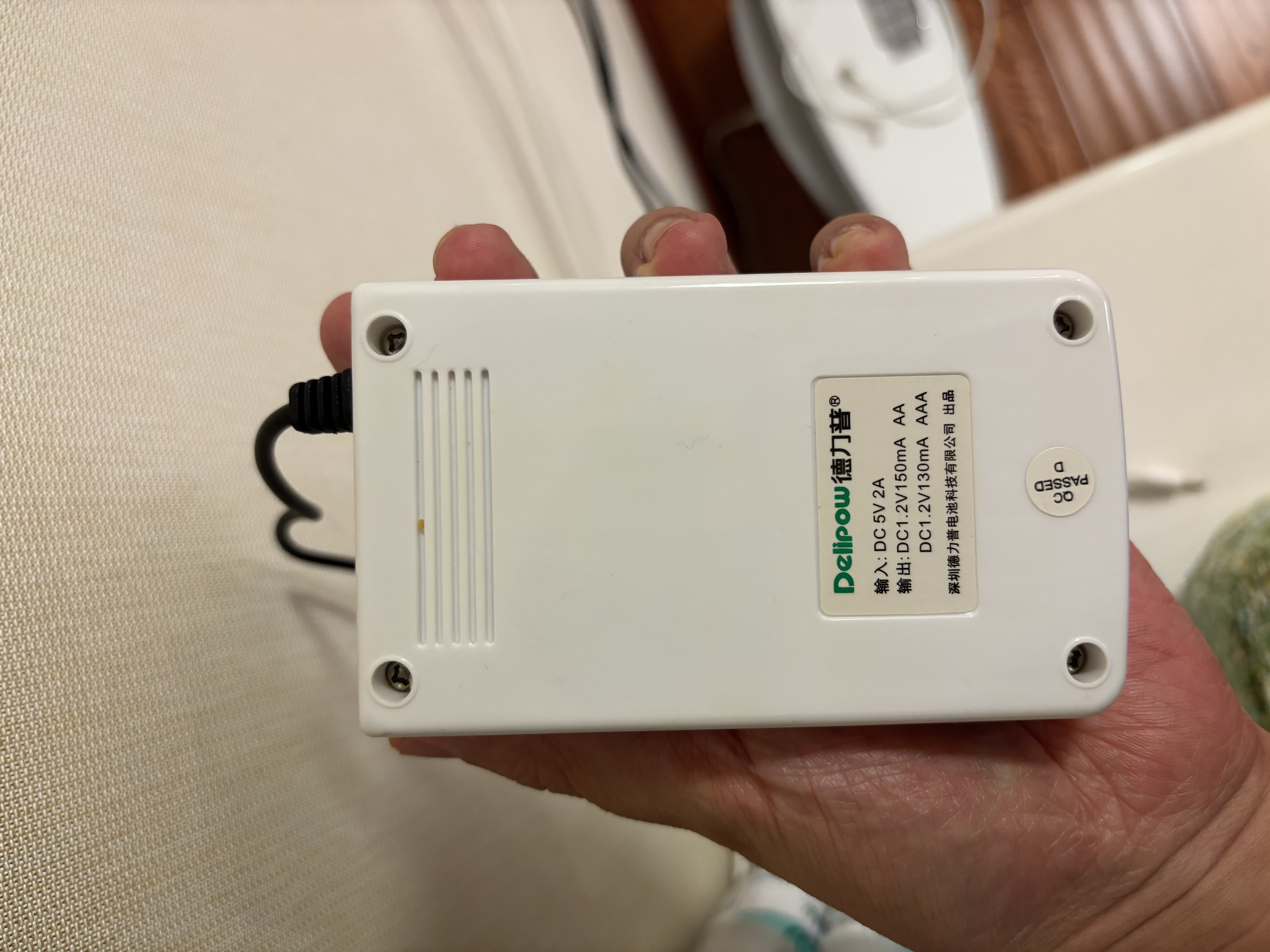 德力普（Delipow）5号7号电池充电器 4槽智能快充镍氢镍镉五号七号充电电池通用充电器 实拍图