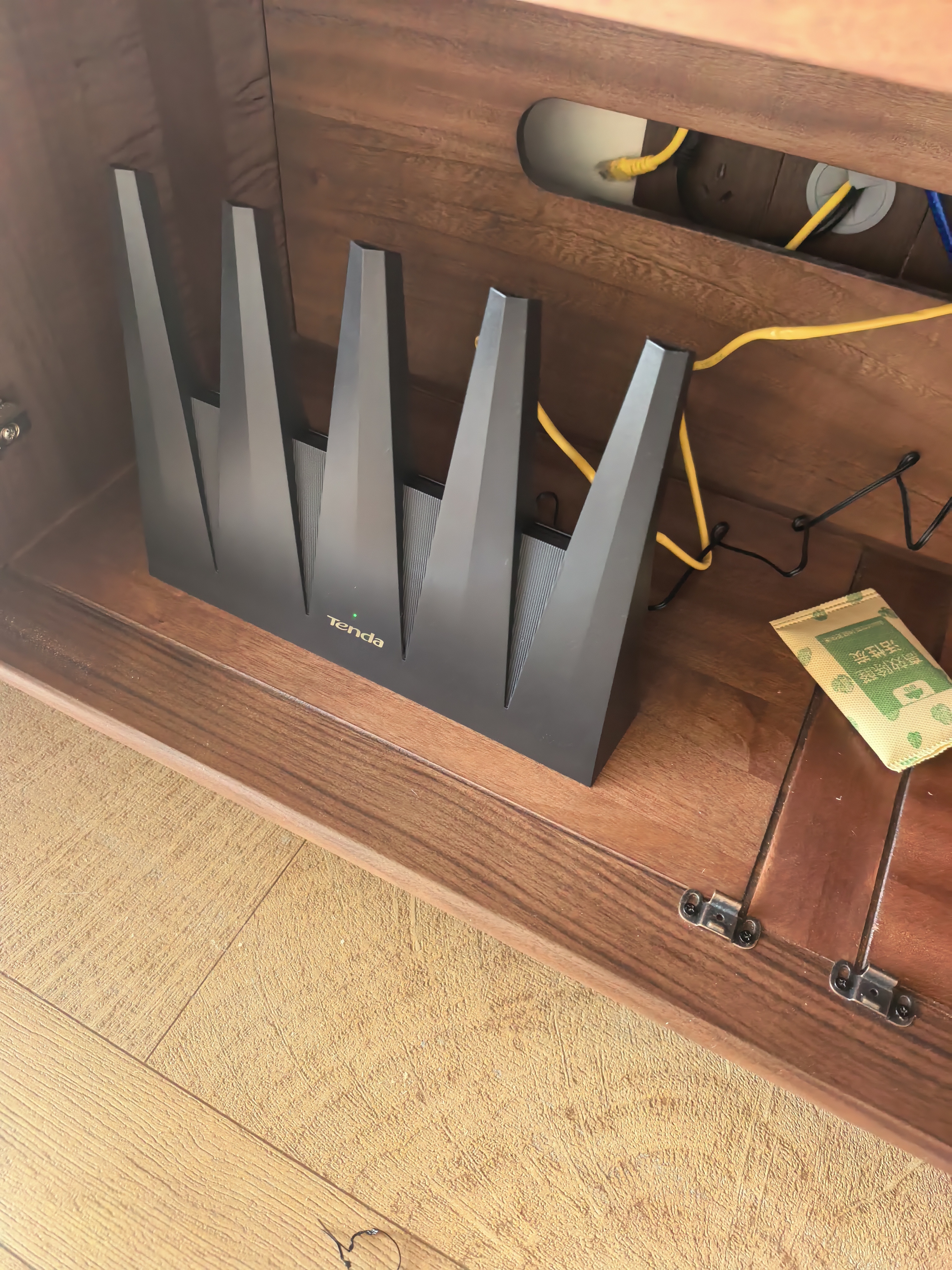 Tenda腾达路由器WiFi7【泰山BE7200 Ultra】千兆穿墙王信号放大器增强无线家用电竞立式BE12 Pro 实拍图