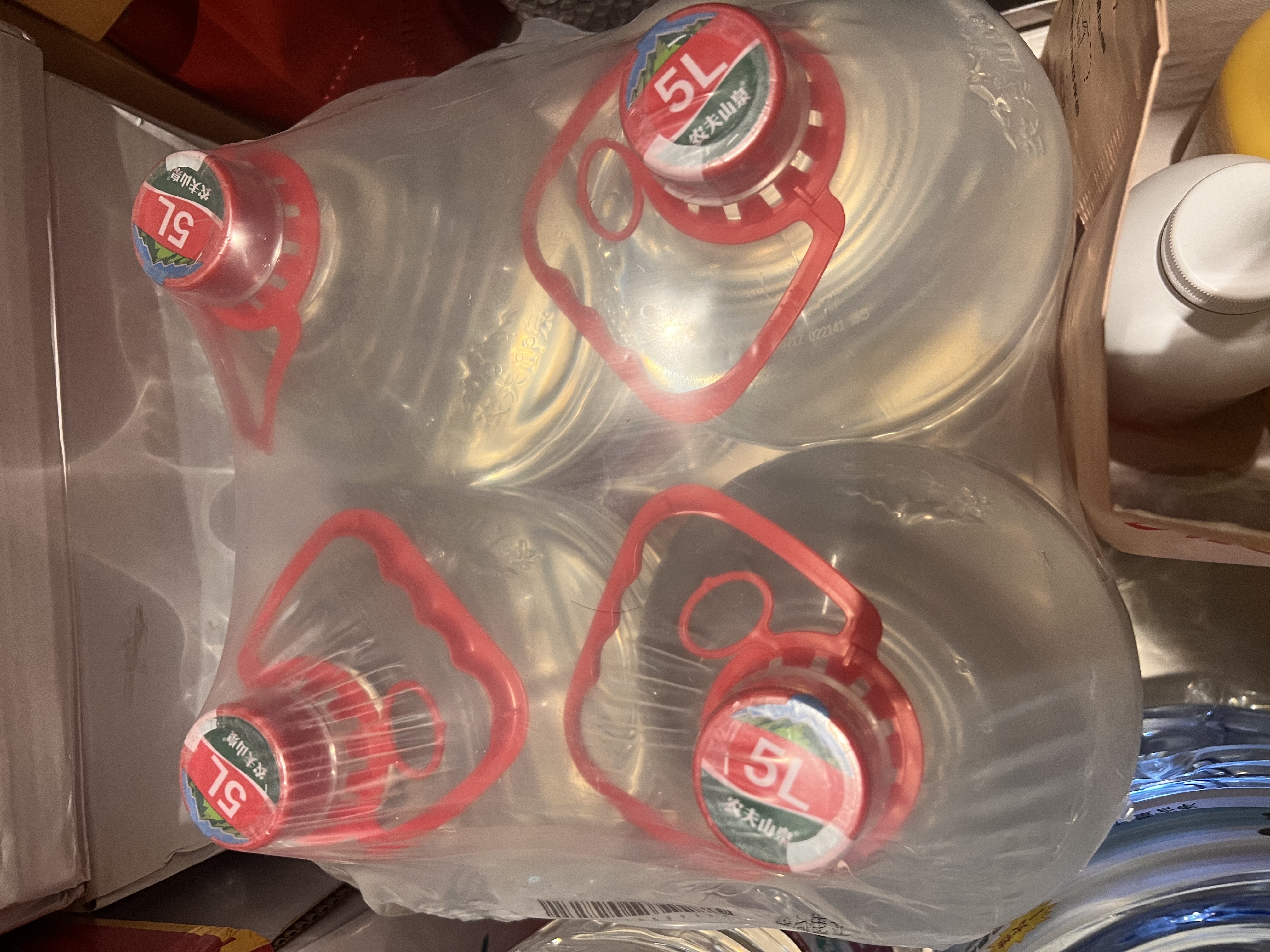 农夫山泉饮用水 饮用天然水5L*4桶 整箱装 桶装水塑膜随机包装 实拍图